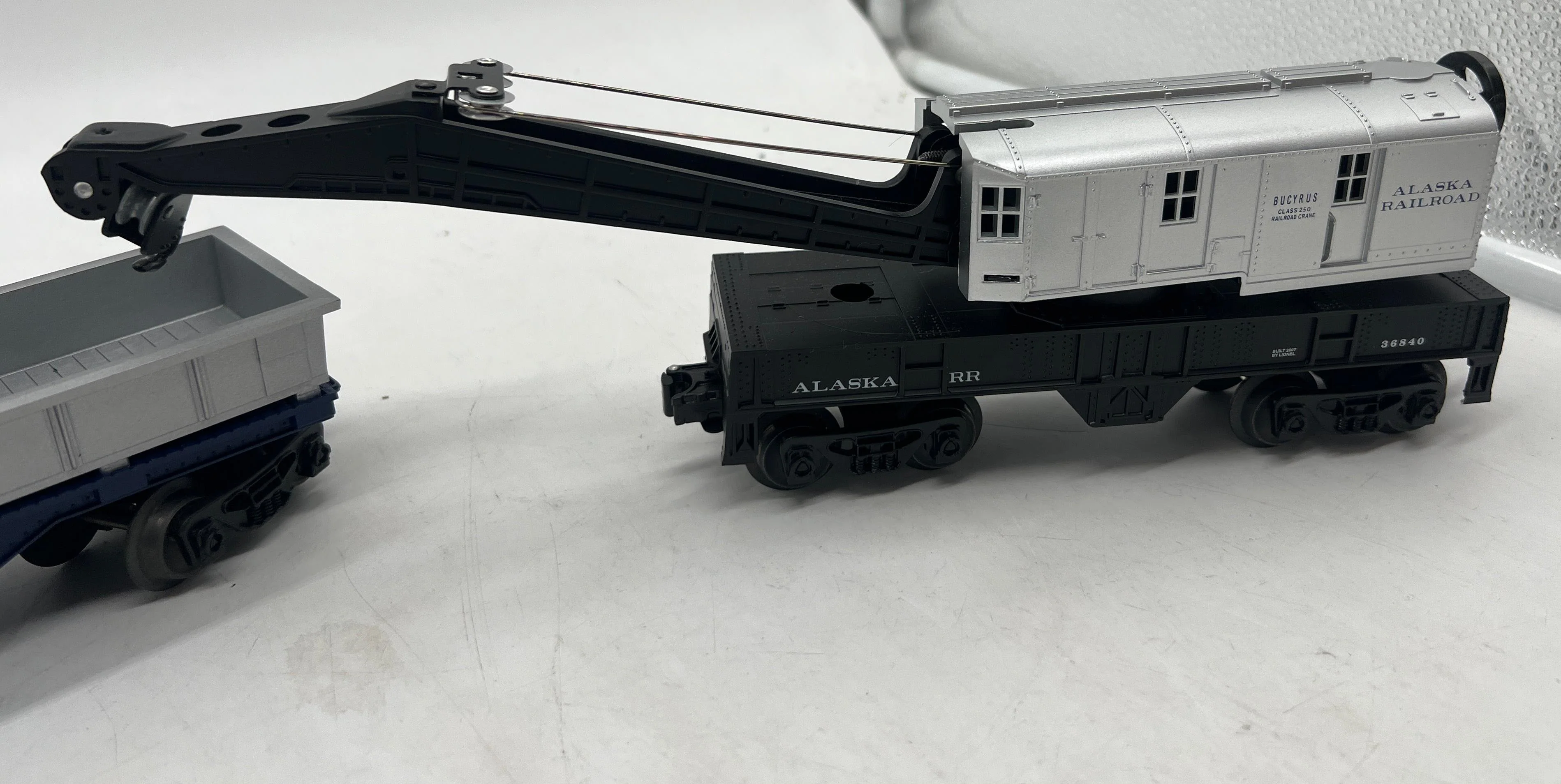 Lionel Set of 3 Alaska Railroad Cars: Crane, Tender, and Flatcar w Load O SCALE Used Excellent No Box - Image 4