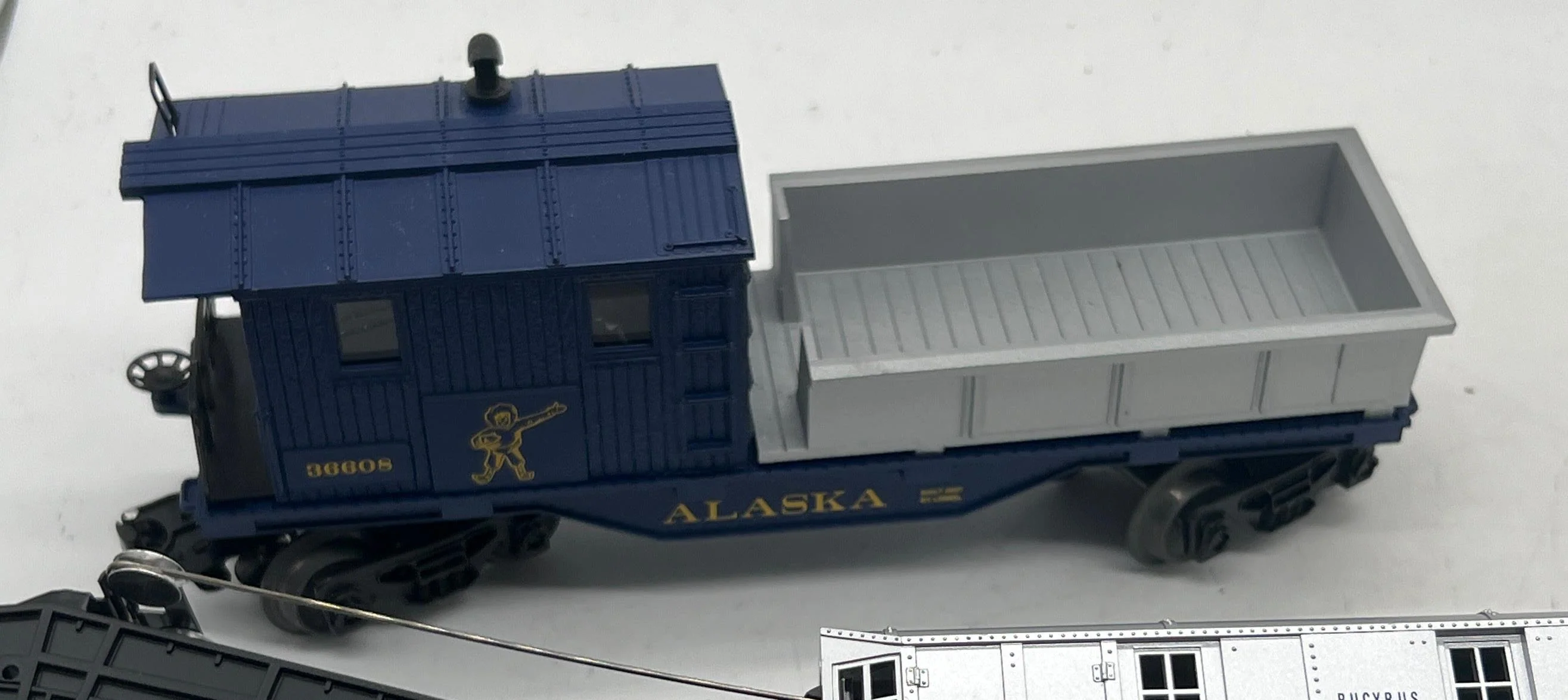 Lionel Set of 3 Alaska Railroad Cars: Crane, Tender, and Flatcar w Load O SCALE Used Excellent No Box - Image 6