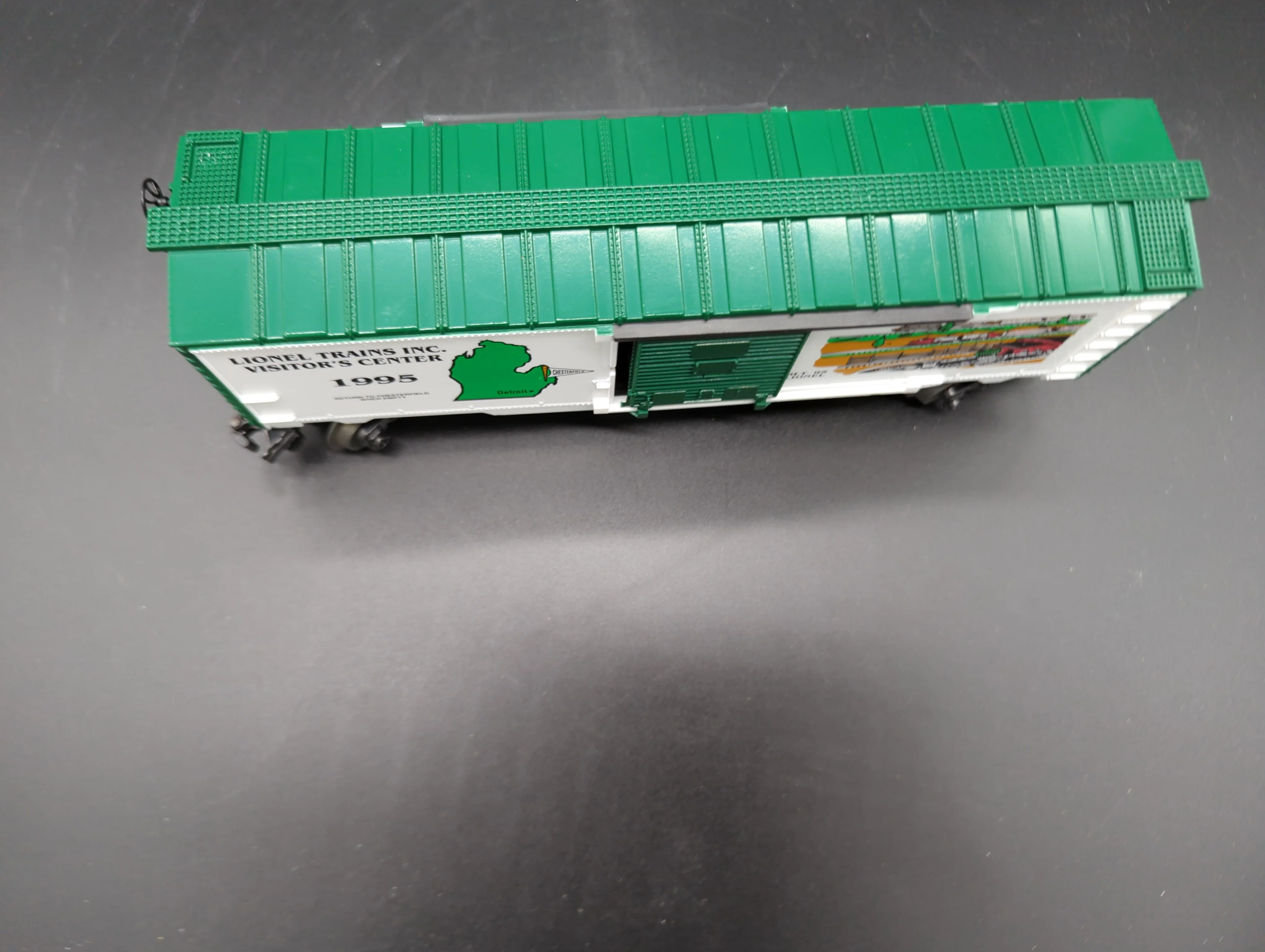 Lionel vintage 6-19934 visitor center box car with box O SCALE Like New - Image 2
