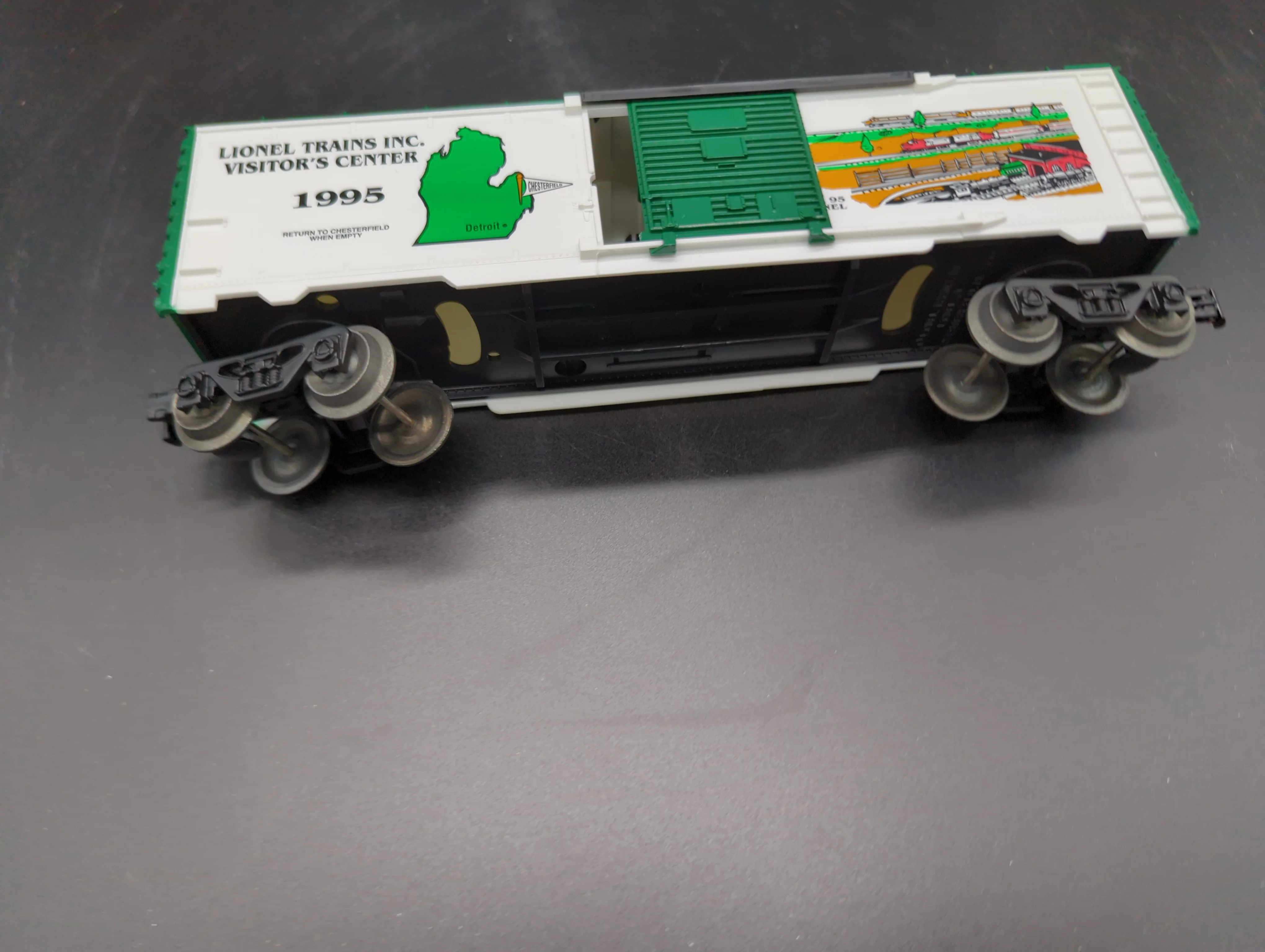 Lionel vintage 6-19934 visitor center box car with box O SCALE Like New - Image 4