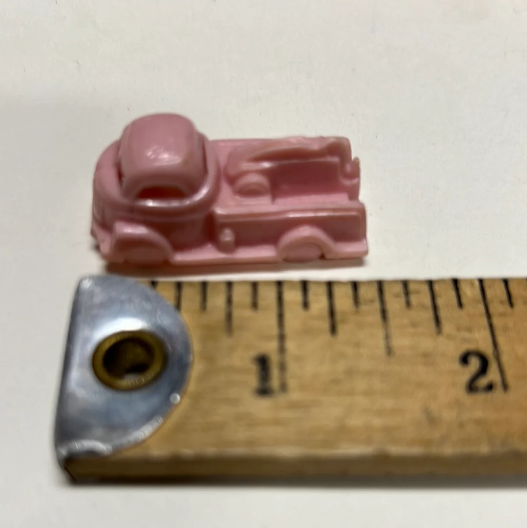 Lot of 4 1.5-2 in  pink plastic vintage cars - Image 6