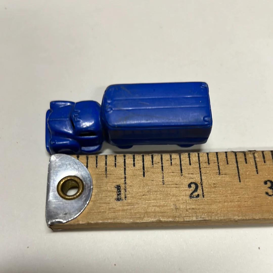 Lot of 6 1.5-2 in blue plastic vintage cars - Image 3