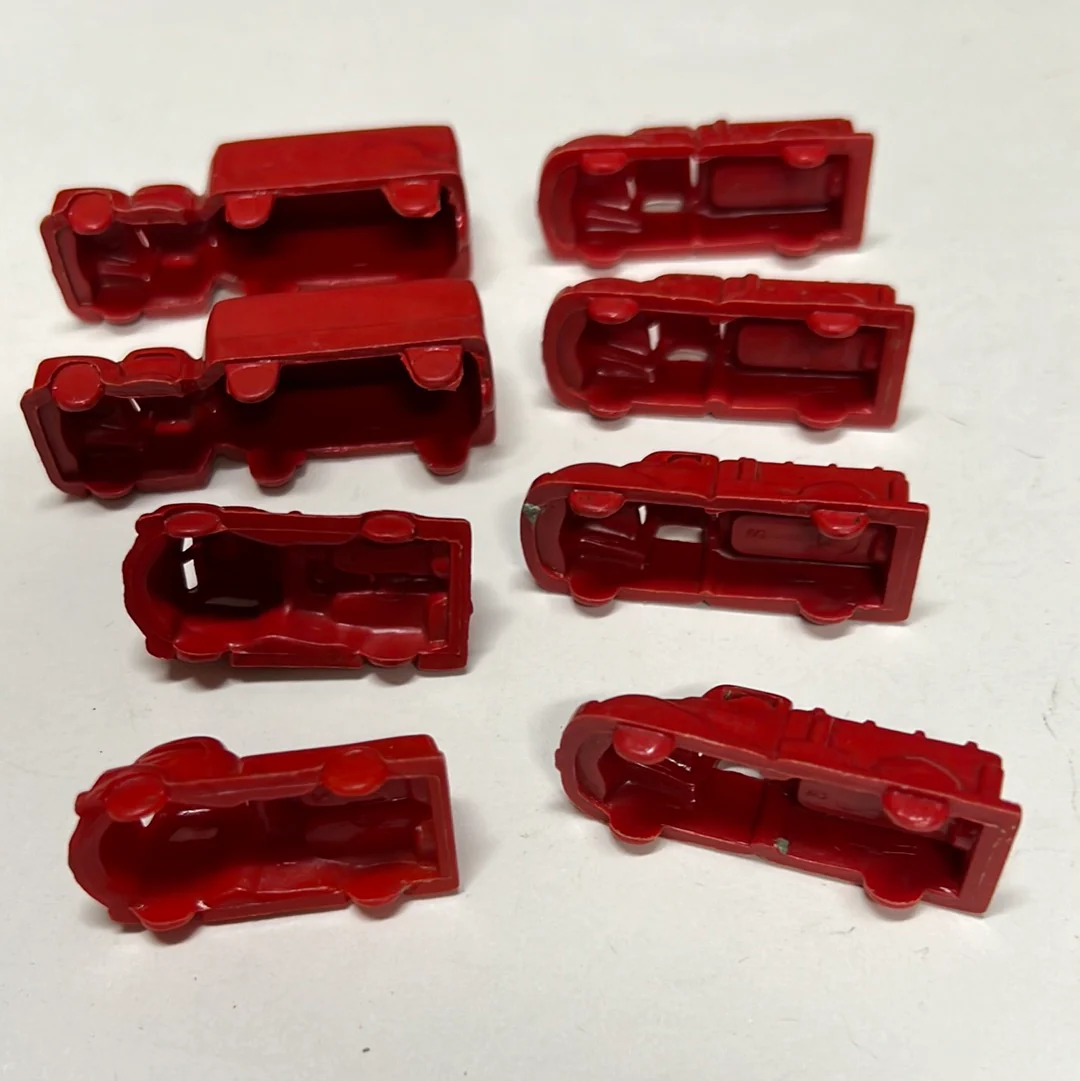 Lot of 6 1.5-2 in red plastic vintage cars - Image 2