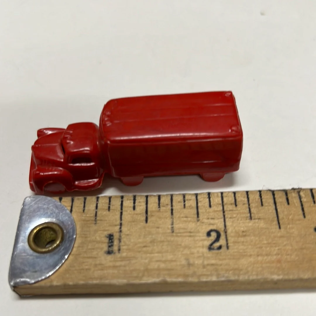 Lot of 6 1.5-2 in red plastic vintage cars - Image 3