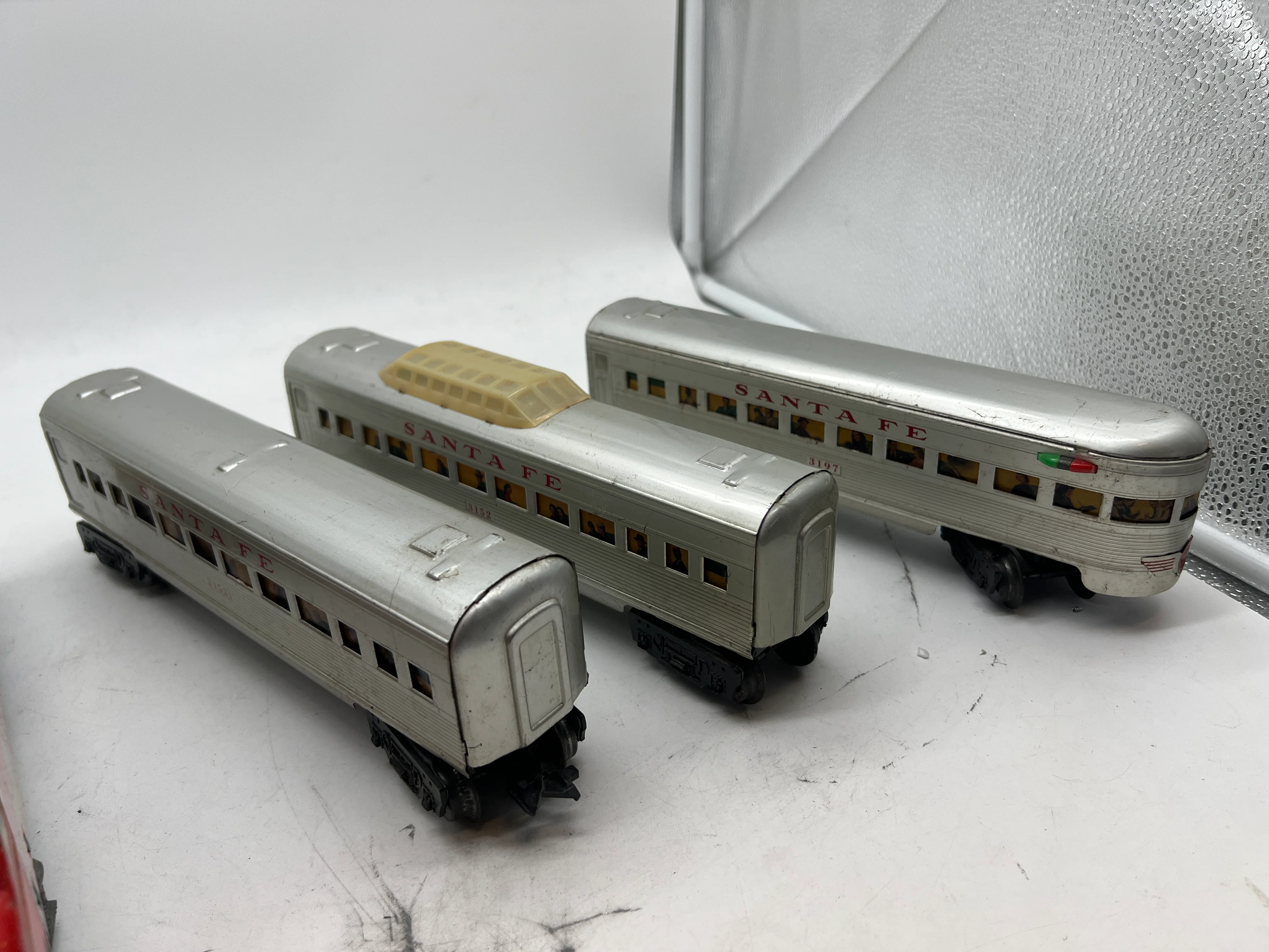 Marx Postwar 1095 Passenger set with 2 E7 AA Diesels (1 Pwd 1 nonpwd), 2 3152 coaches, 3197 observation car O SCALE Used as is No Box - Image 2