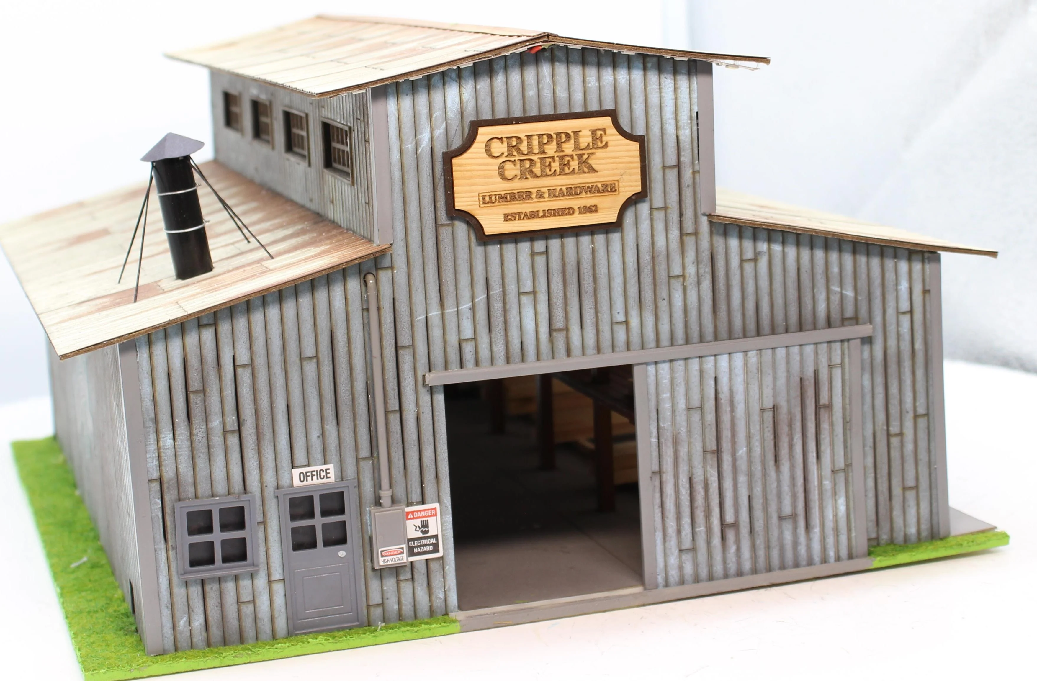 Menards 279-5923 Cripple Creek Lumber and Hardware Building O Scale Like New - Image 3