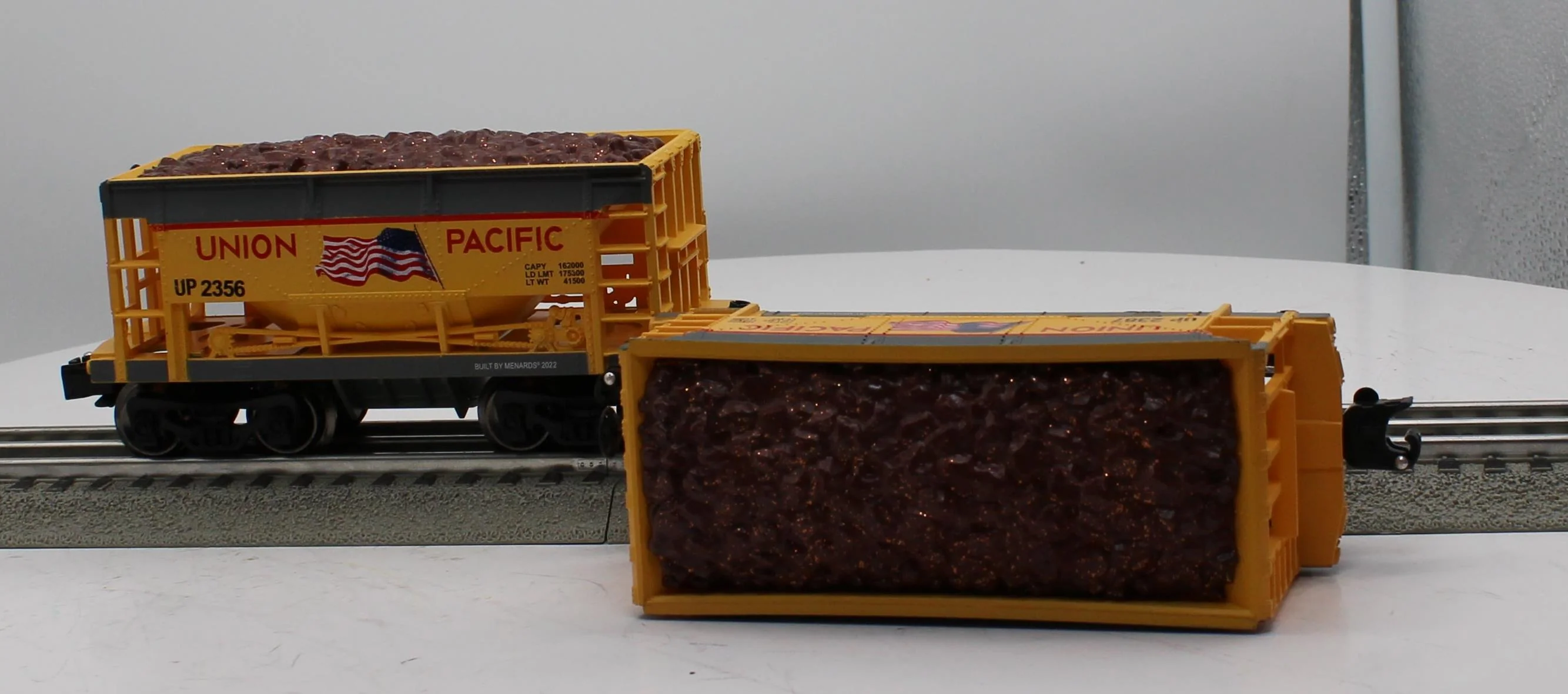 Menards 279-8553 UP Union Pacific Ore Cars 2-Pack O SCALE Like New - Image 2