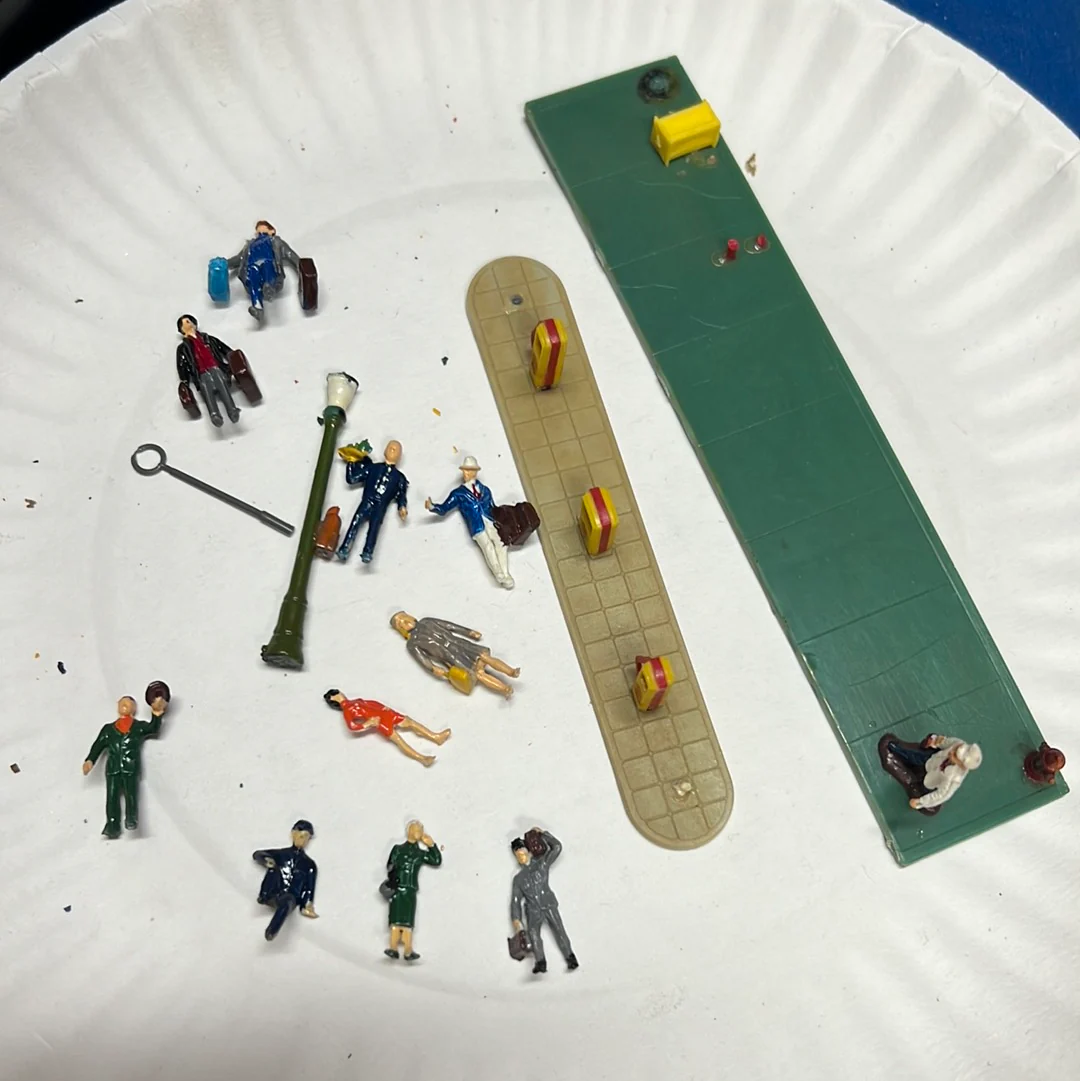 HO Scale figure pack Platform People