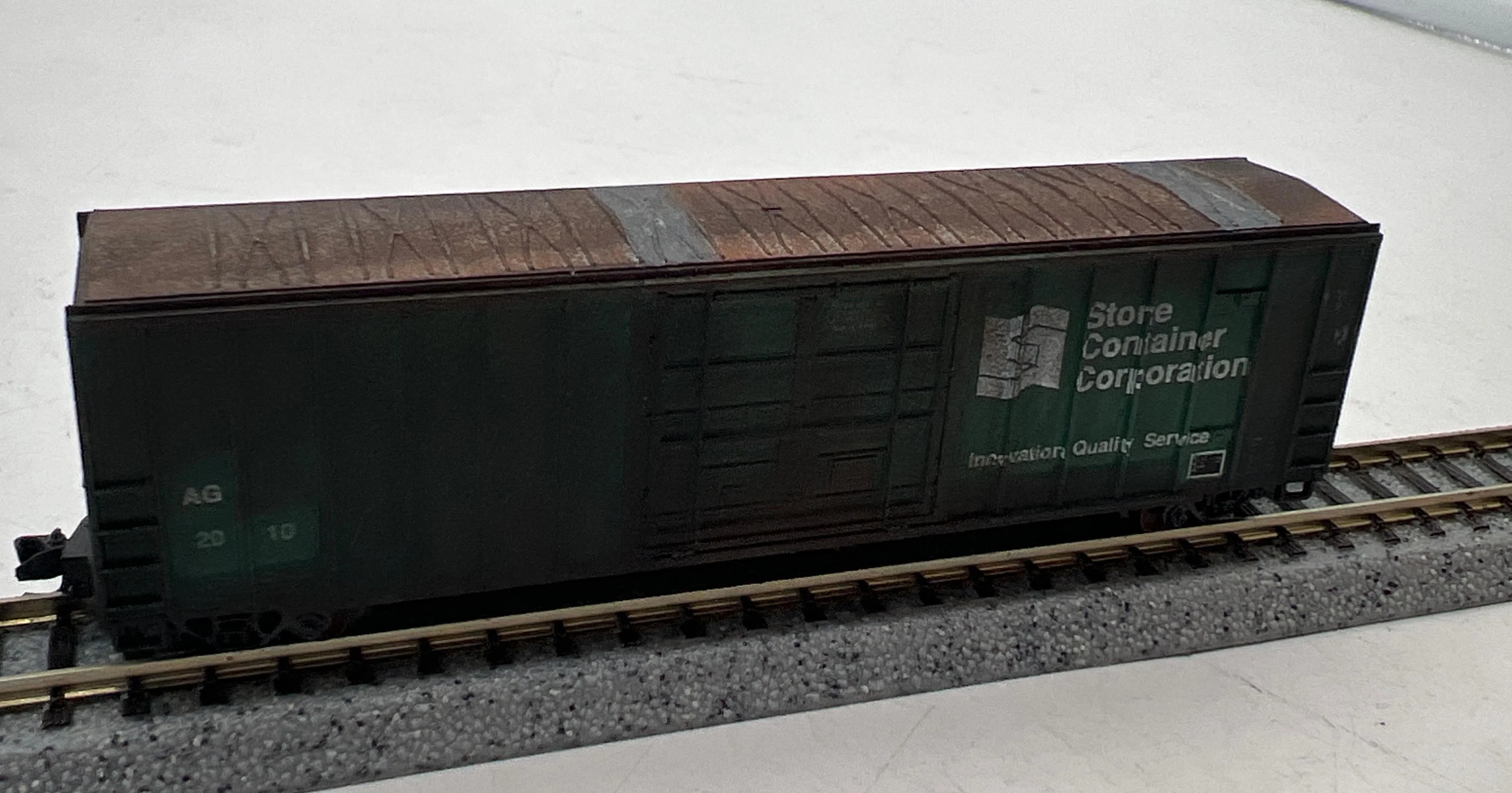 Micro-Trains Line 02500570 Stone COntainer Corp WEATHERED 50' Boxcar w kadee style couplers N SCALE WEATHERED AS IS Like New - Image 3