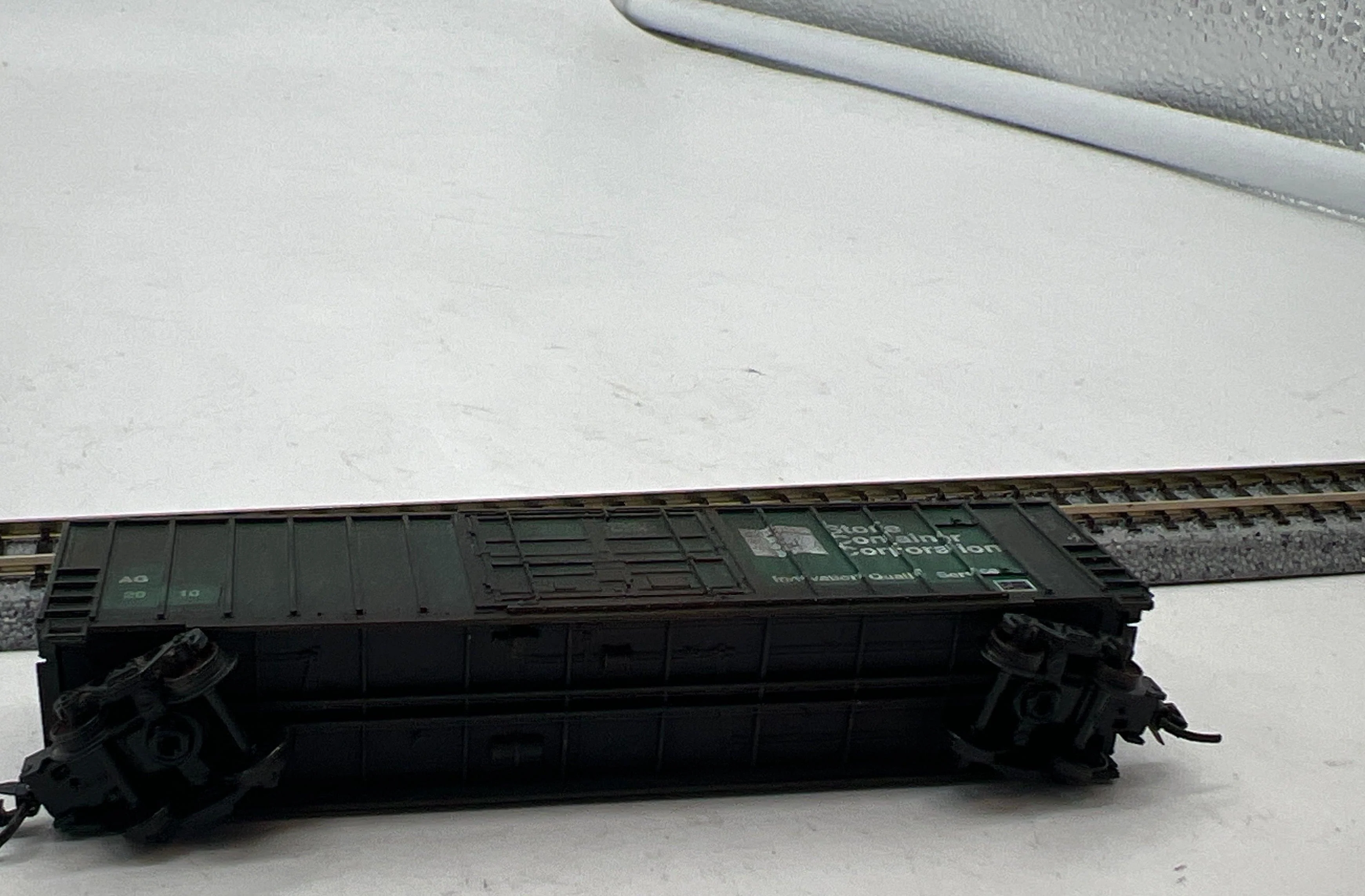 Micro-Trains Line 02500570 Stone COntainer Corp WEATHERED 50' Boxcar w kadee style couplers N SCALE WEATHERED AS IS Like New - Image 4