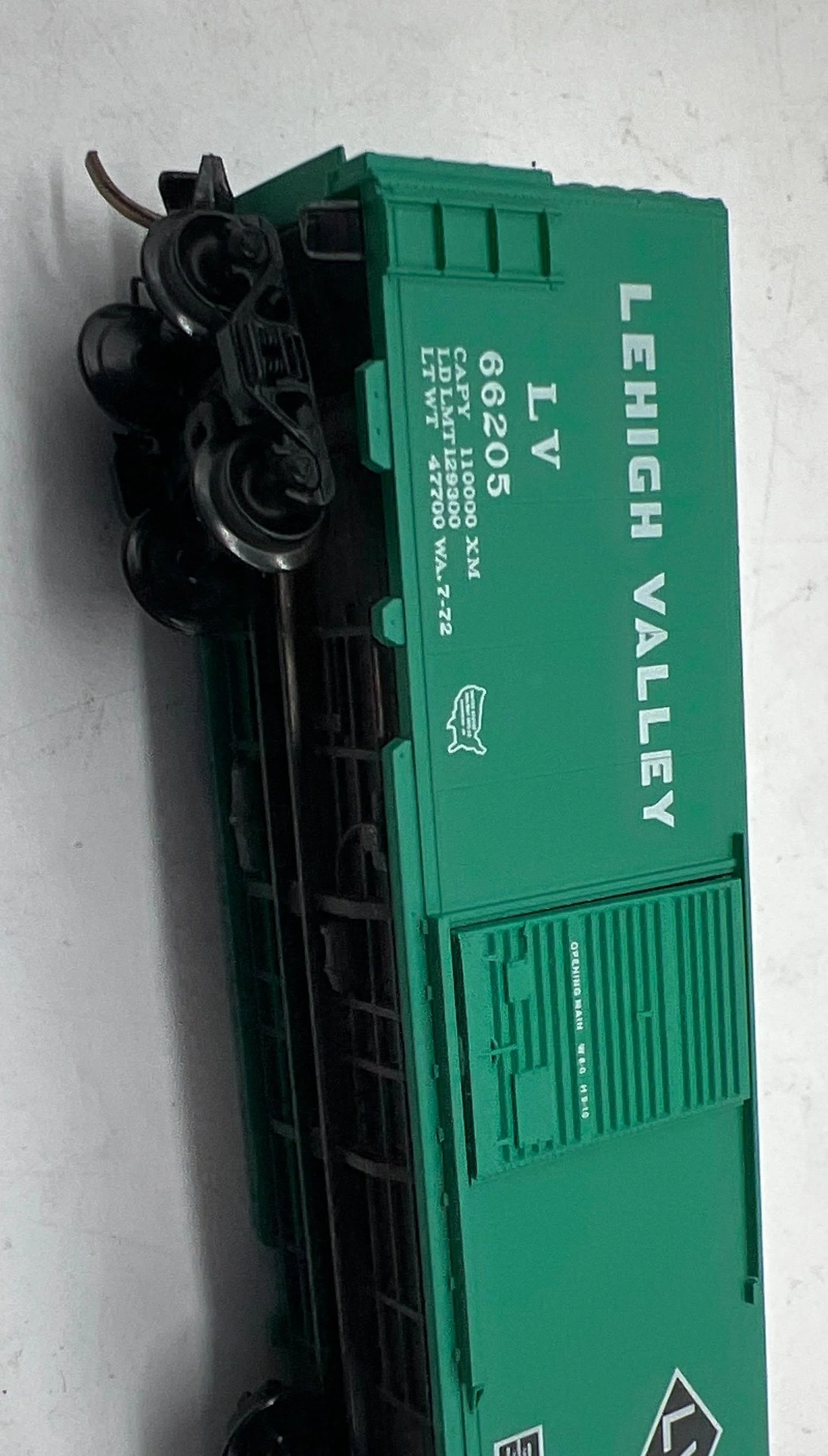 Micro-Trains Line   24020 Lehigh Valley 40' Standard Box Car w kadee style couplers  N SCALE Like New - Image 2