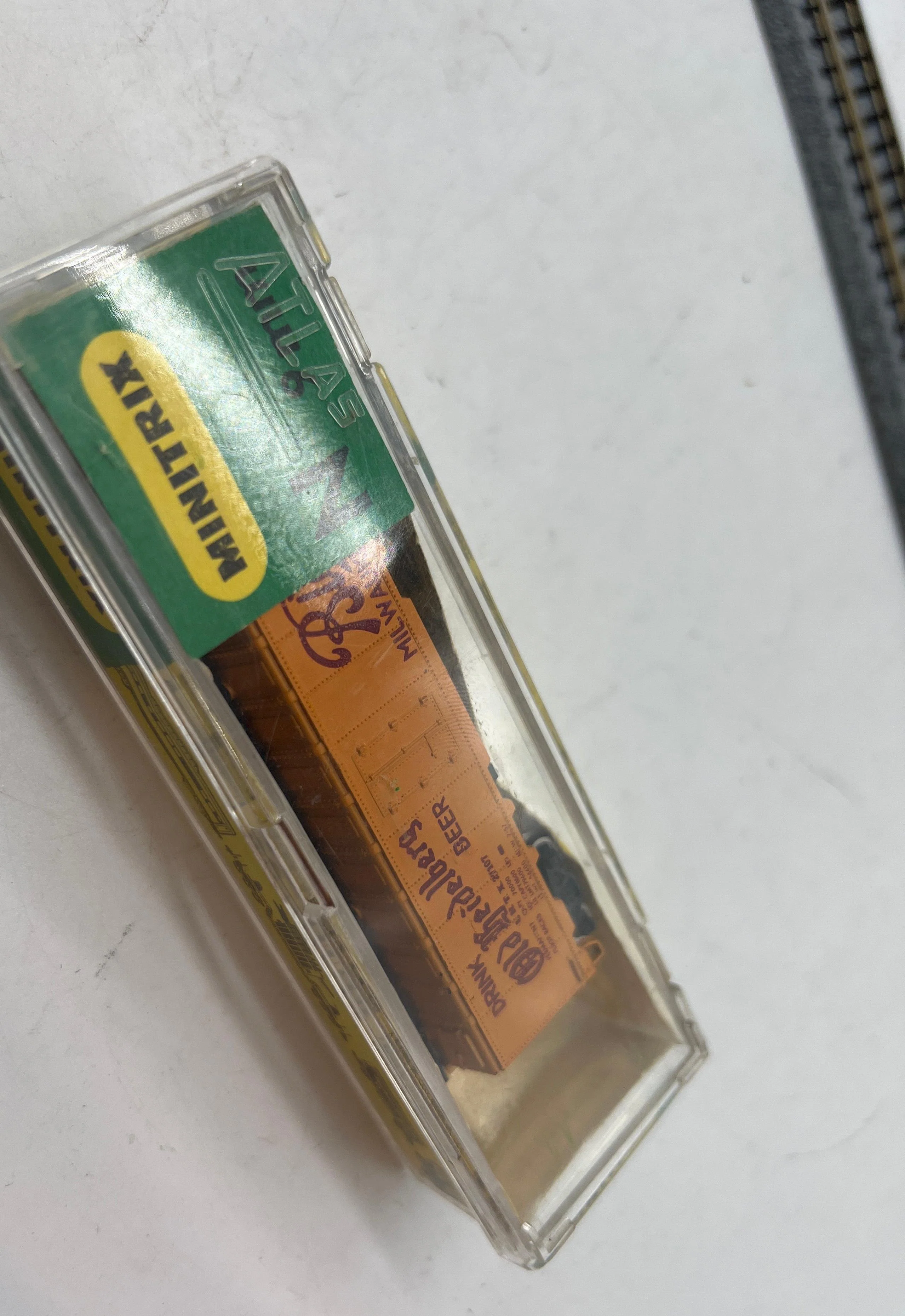 Minitrix 3249 Heidelberg beer 40' Reefer N SCALE Like New Damaged Box - Image 2