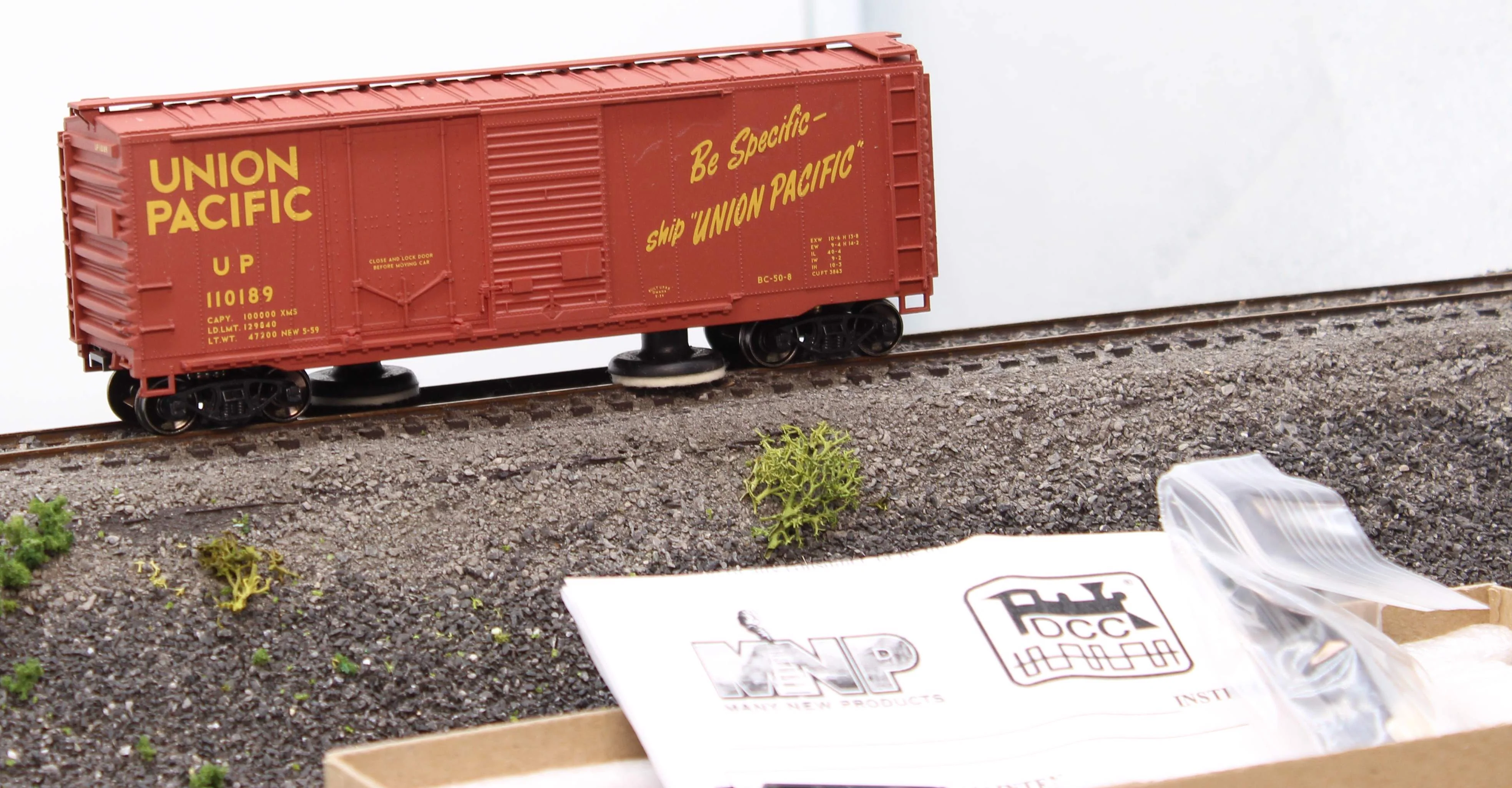 MNP HO Union Pacific Motorized Track Cleaning Car DCC Compatible HO SCALE NEW - Image 6