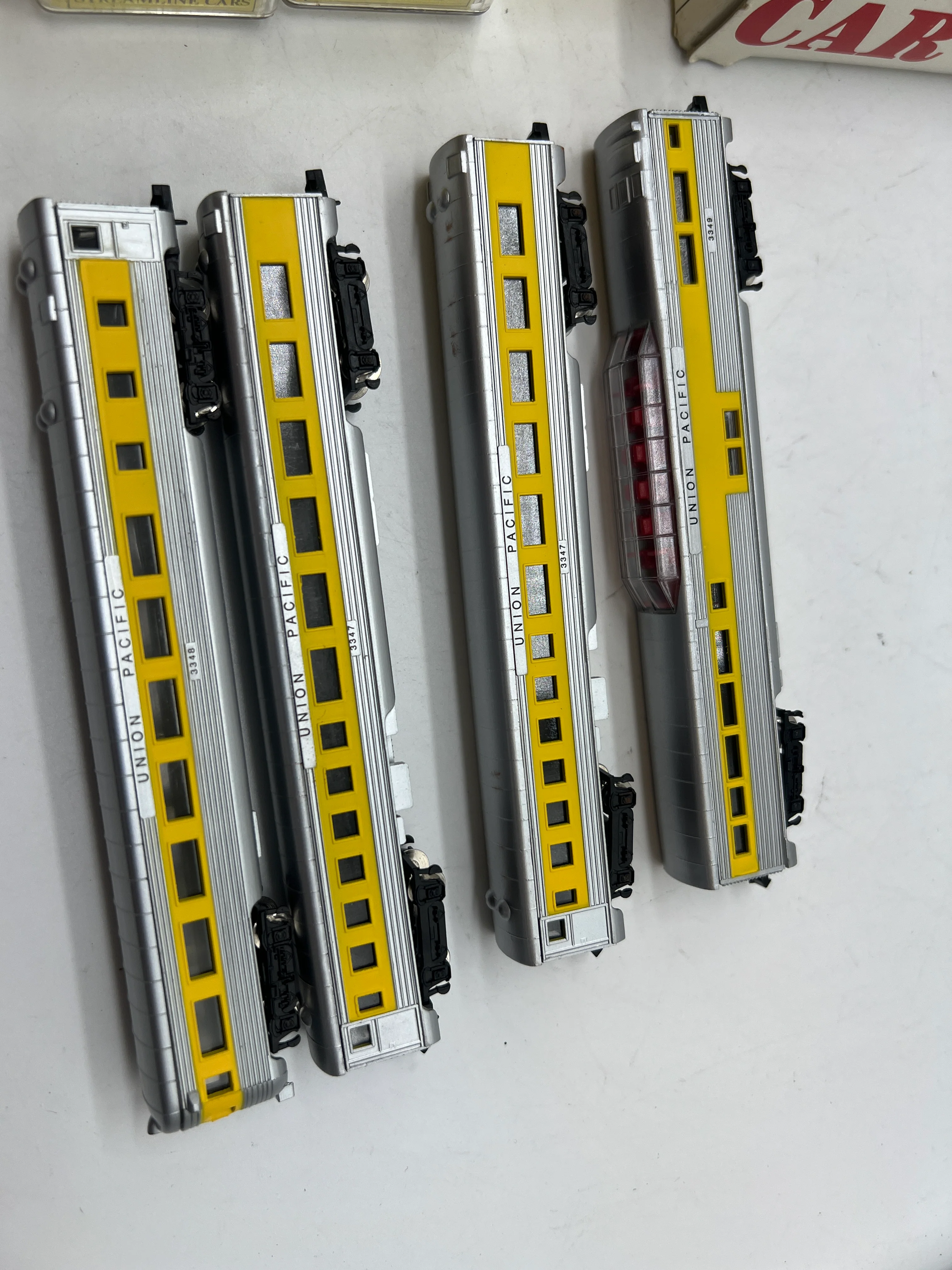 Model Power #3031-4  Union Pacific UP 4-car streamline passenger car set N scale Used Excellent Damaged Box - Image 2