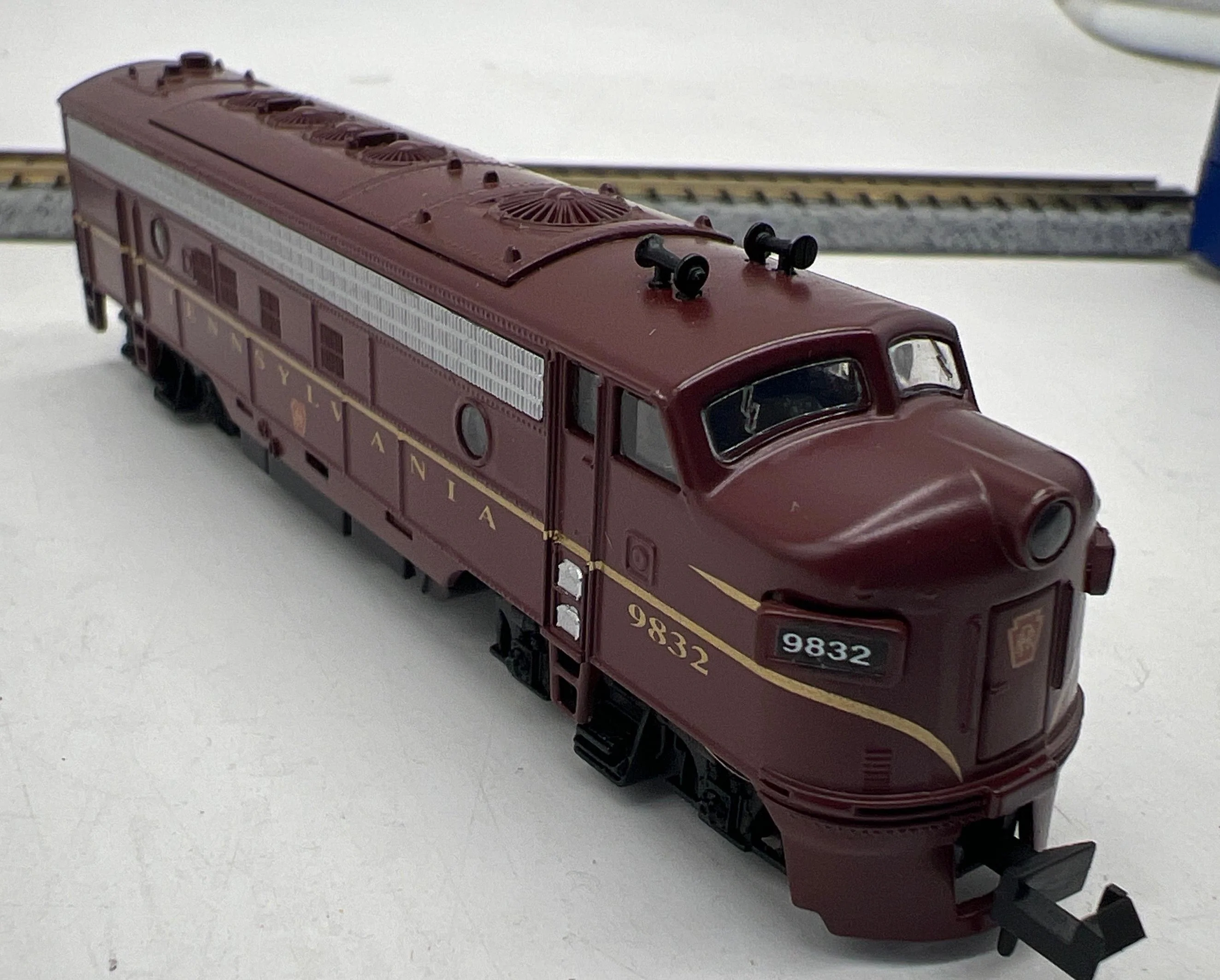 Model Power 7441 Pennsylvania PRR FP-7 Locomotive 9832 all metal  N SCALE Like New - Image 2