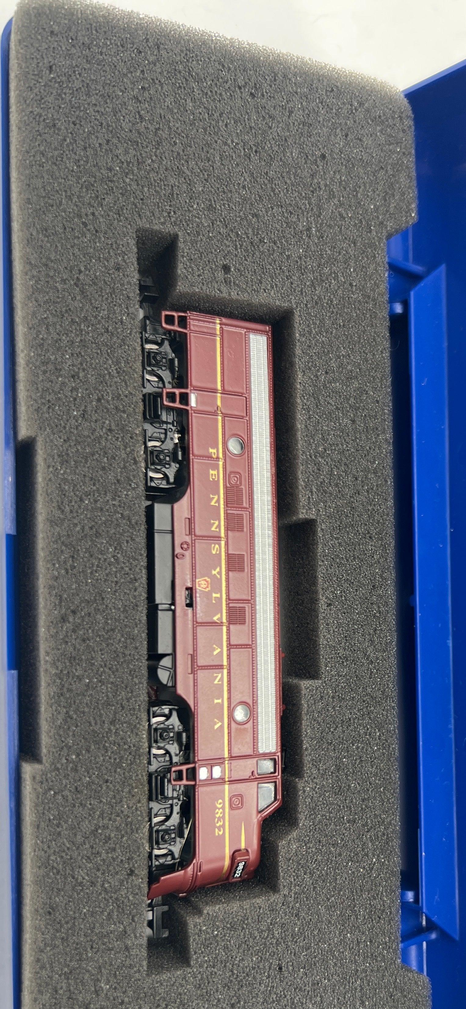 Model Power 7441 Pennsylvania PRR FP-7 Locomotive 9832 all metal  N SCALE Like New - Image 4