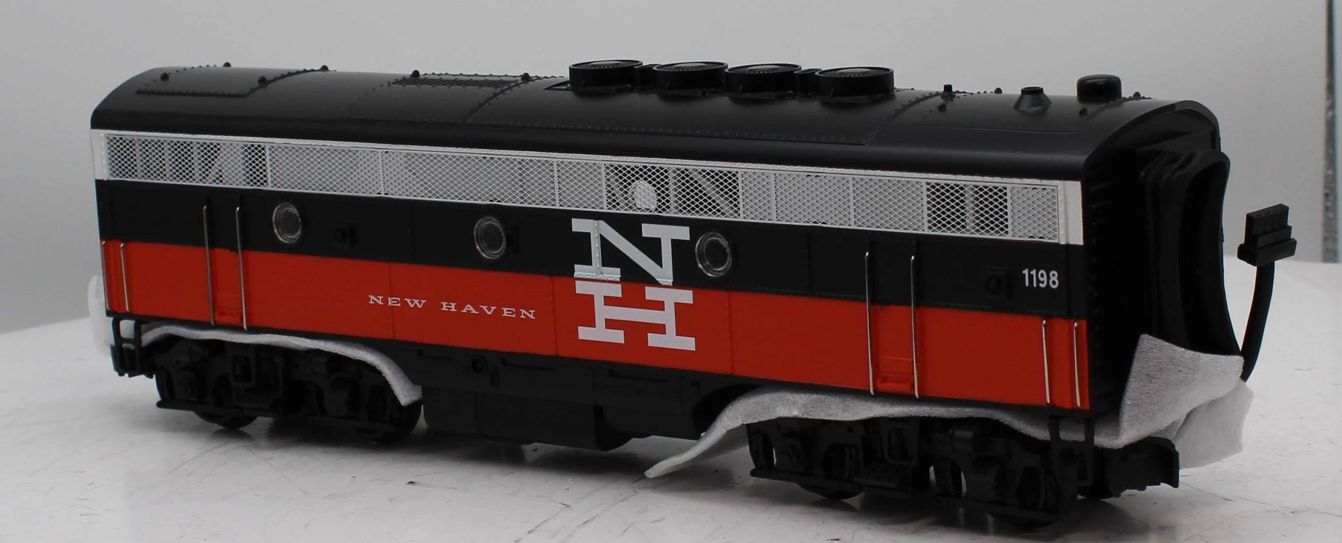 MTH 20-2097L New Haven non-powered B unit O Scale Like New Damaged Box - Image 3