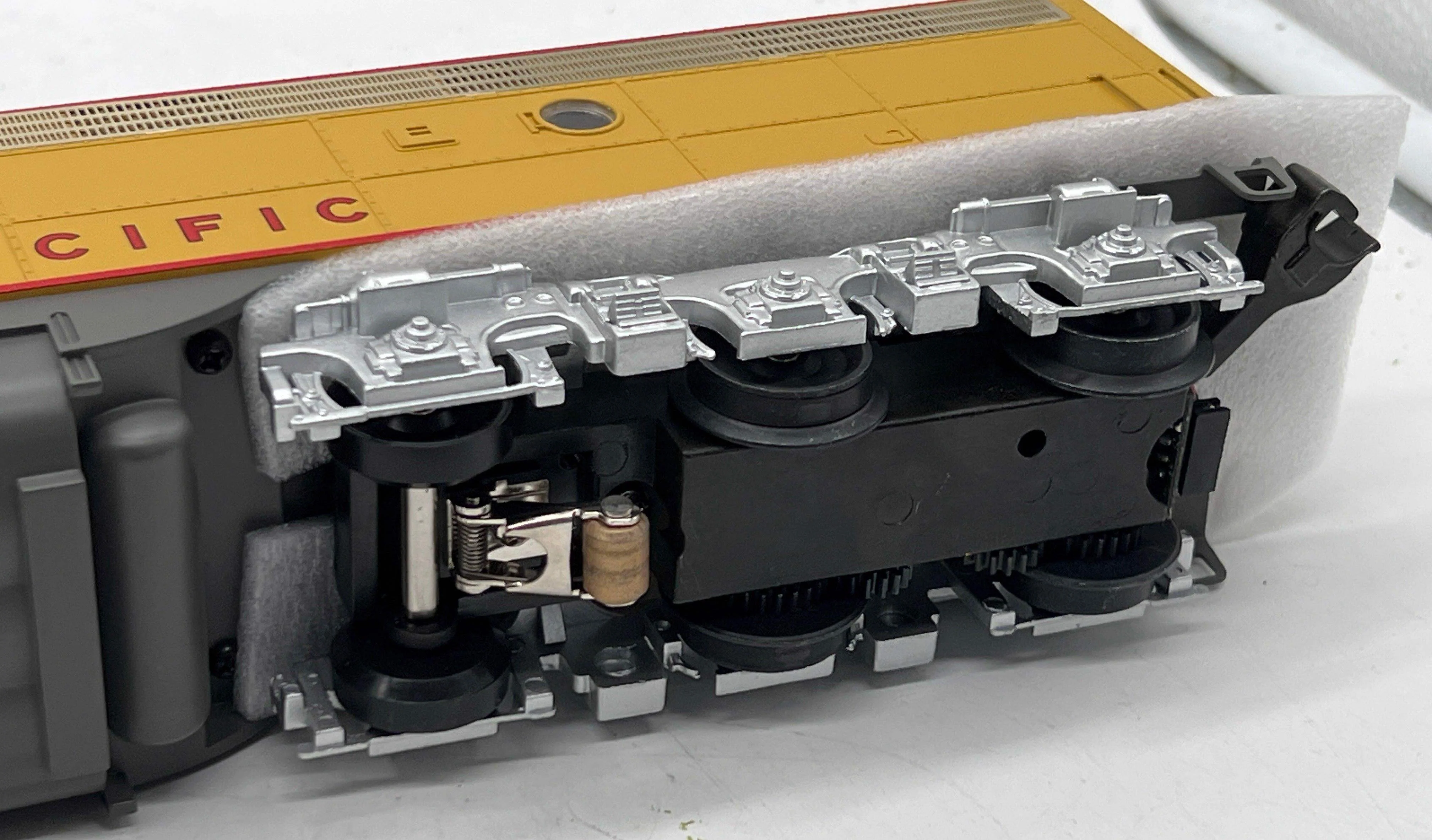 MTH 20-2208-1 UNION PACIFIC UP EMD E-8 ABA Diesel Engine Set Premier O Scale Used Excellent - Image 5