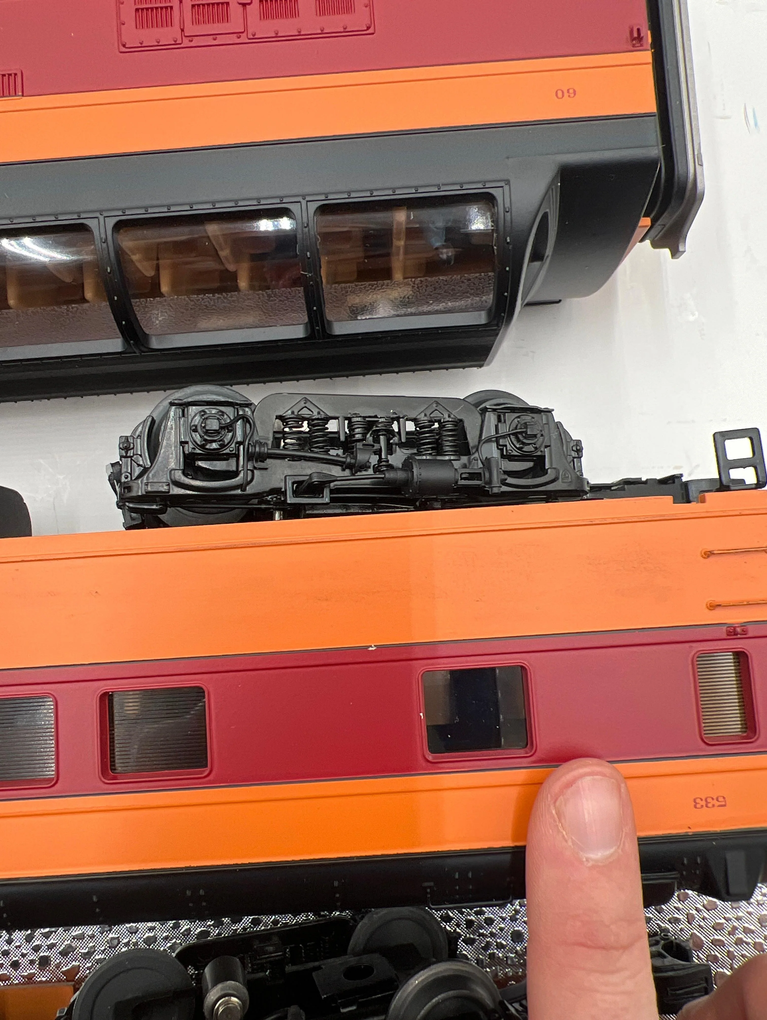 MTH 20-64075, 20-64078 (x2) Milwaukee Road Hiawatha Passenger Cars Streamliner Set (Set of 6 cars ) O Scale Like New No Box - Image 12