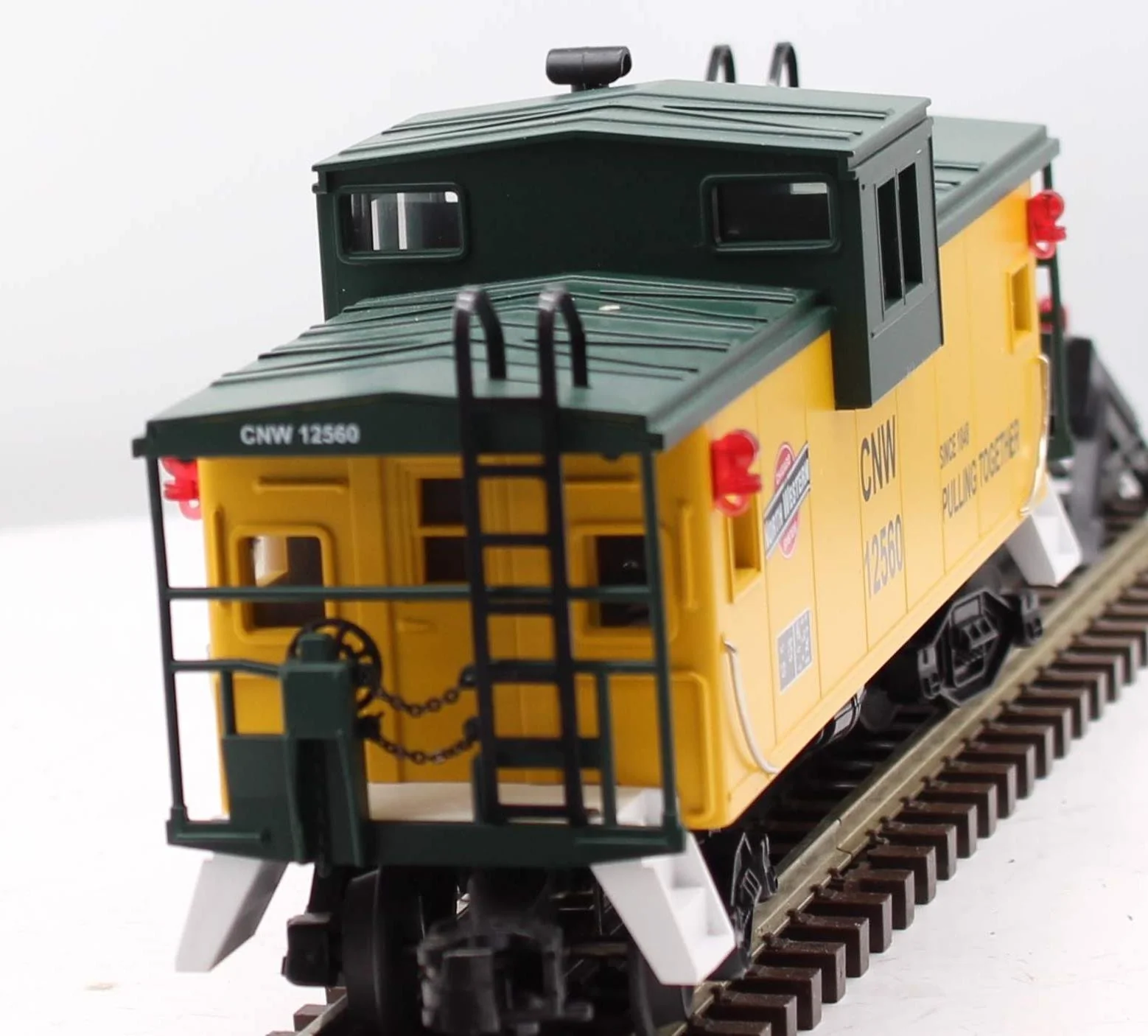 MTH 20-91011 Premier Chicago & North Western CNW Extended Vision Caboose O SCALE Like New - Image 9