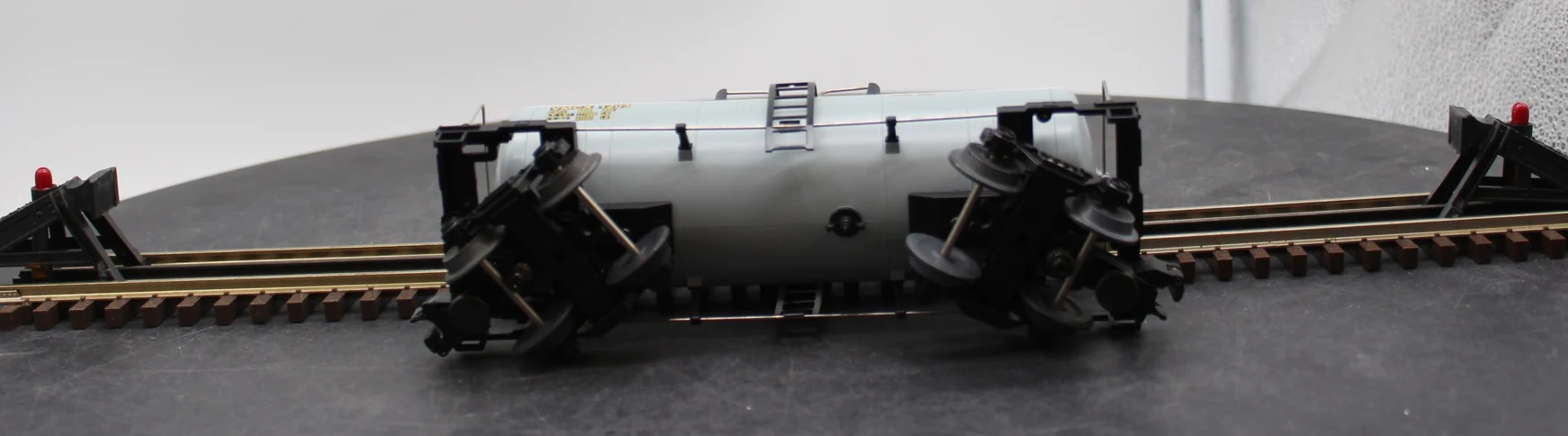 MTH 20-96002 Vulcan 8000 Gal. Tank Car O SCALE Like New - Image 3