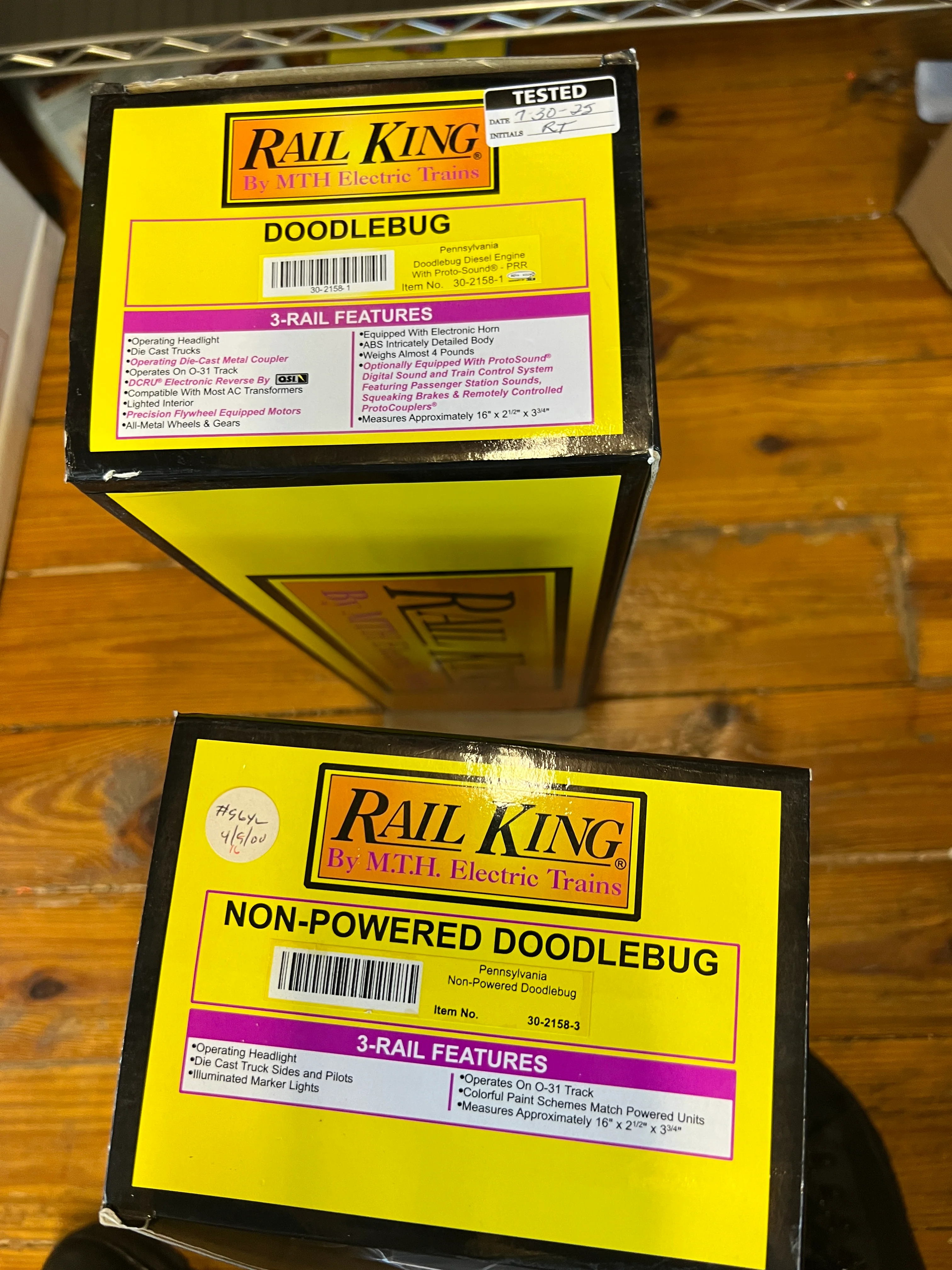 MTH 30-2158-1, 30-2158-3 Pennsylvania Doodlebug Diesel Engine - Cab No. 4666 With Protosound and Non-Pwd Diesel Engine (Set of 2) O Scale Used as is —Roof Crack on NonPwd unit  Damaged Box - Image 8