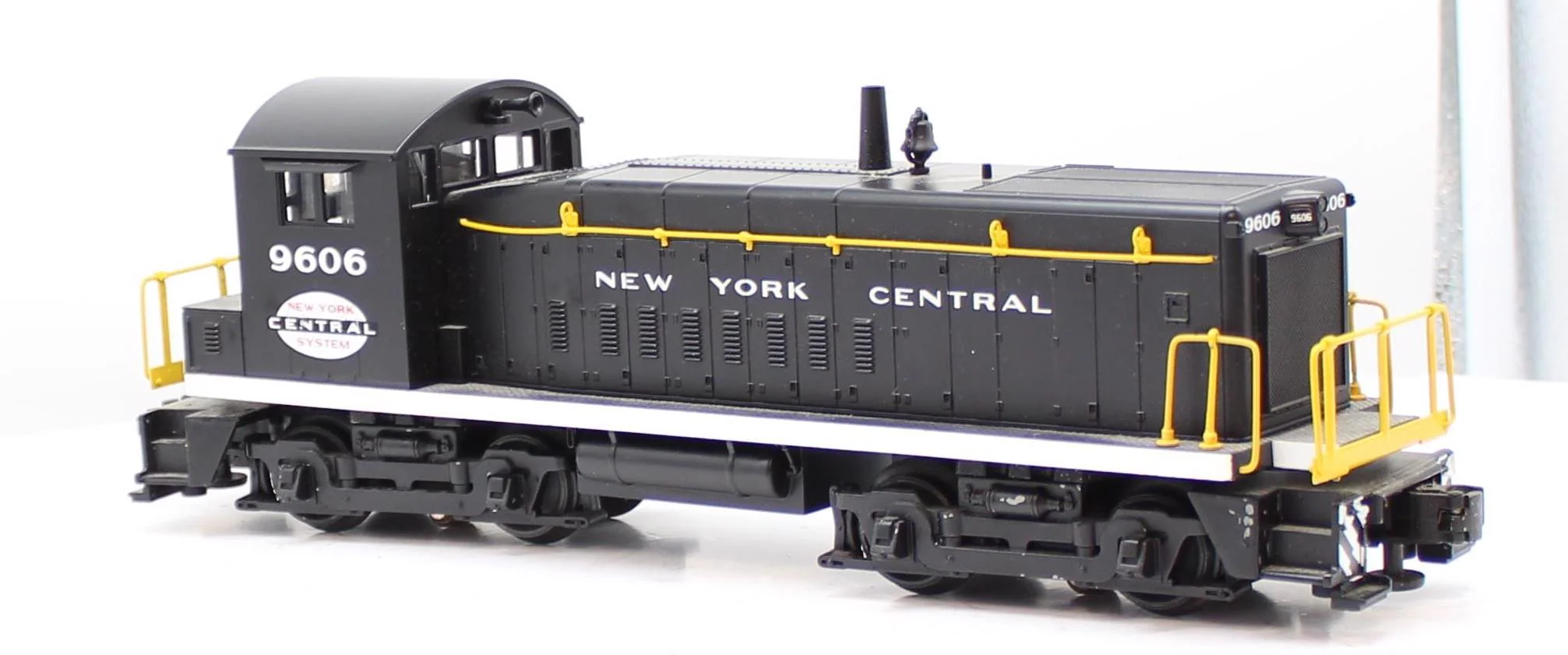MTH 30-2176-0 NEW YORK CENTRAL NYC  SW-8 RailKing Powered Switcher Cab #9606 O Scale Used Excellent - Image 2