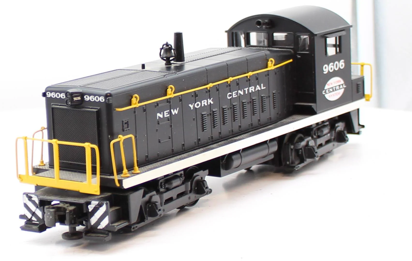 MTH 30-2176-0 NEW YORK CENTRAL NYC  SW-8 RailKing Powered Switcher Cab #9606 O Scale Used Excellent - Image 7
