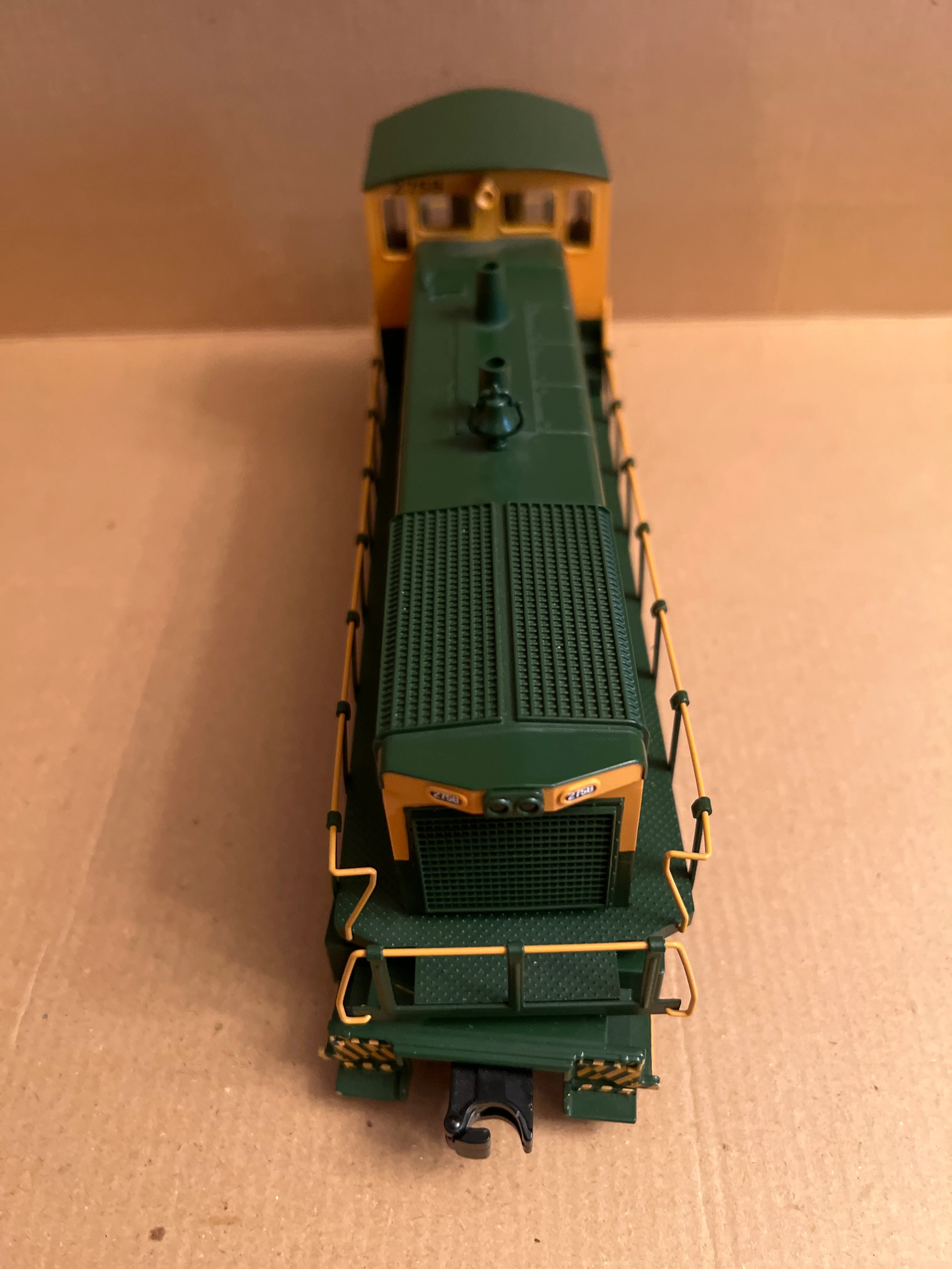 MTH 30-2189-0 Reading RDG SW-1500 Switcher Diesel Engine - 3-Rail Horn - Cab # 2758 o scale Used EX NONPOWERED wrong box - Image 6