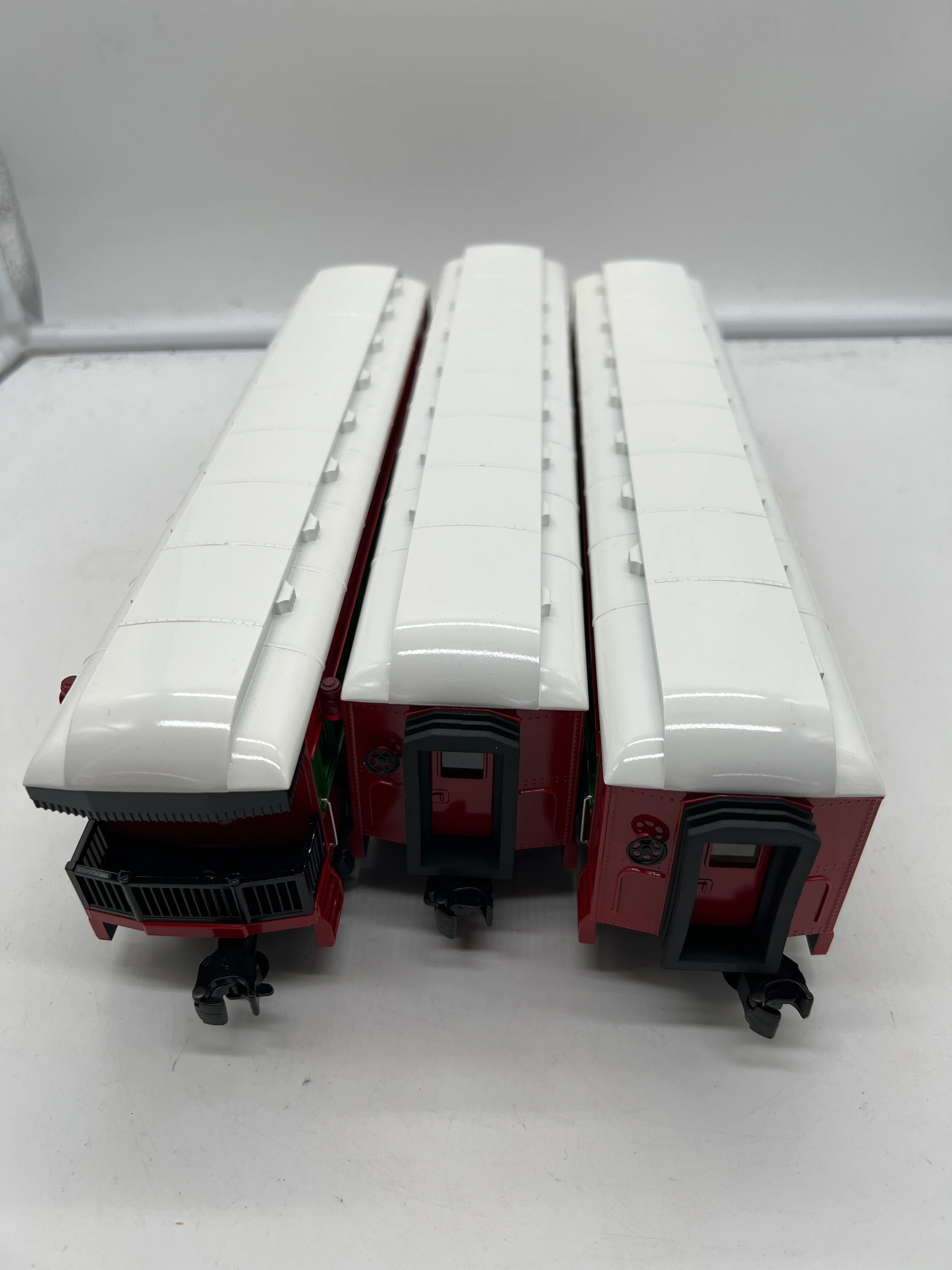MTH 30-4218A, 30-4218B, 30-4218C Railking (Set of 3) O-27 Christmas Express Lines Passenger Car Set O Scale NEW Damaged Box - Image 4
