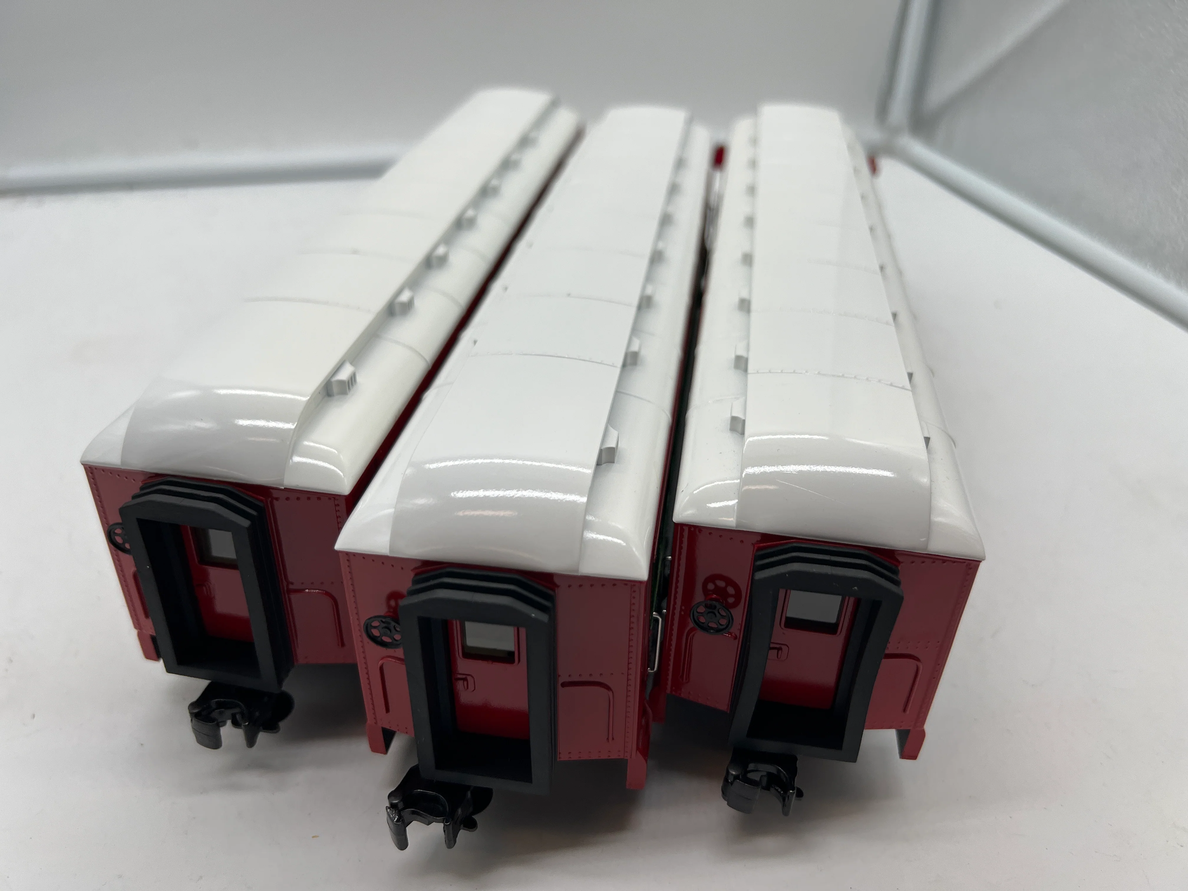 MTH 30-4218A, 30-4218B, 30-4218C Railking (Set of 3) O-27 Christmas Express Lines Passenger Car Set O Scale NEW Damaged Box - Image 5