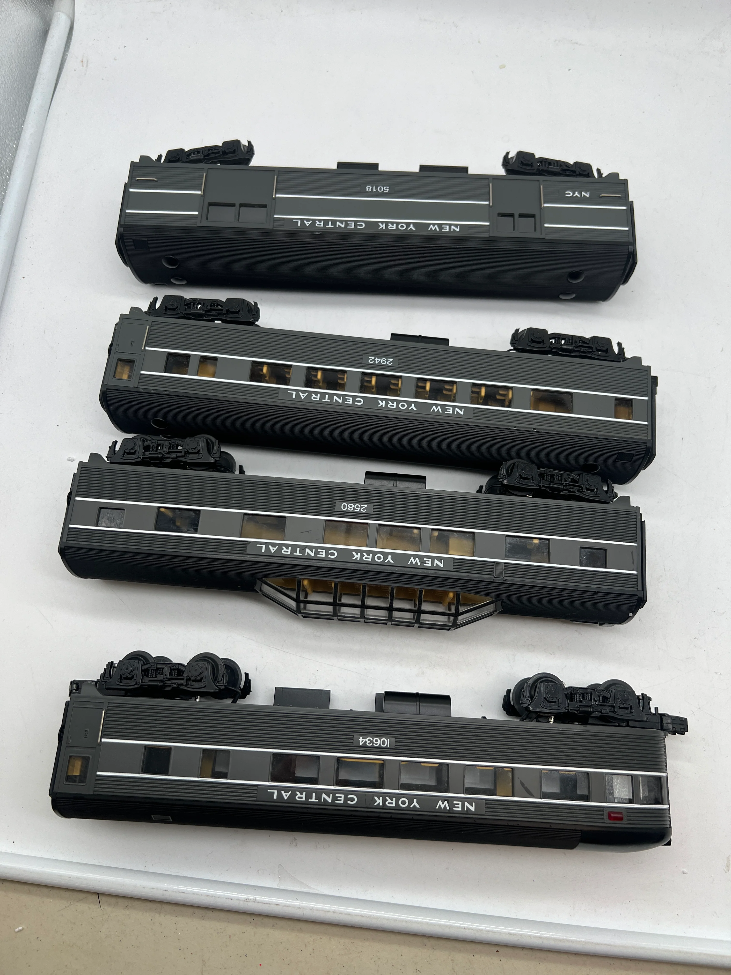 MTH 30-6080S Railking (Set of 4) New York Central Dark Gray Passenger Car set O Scale Like New - Image 4