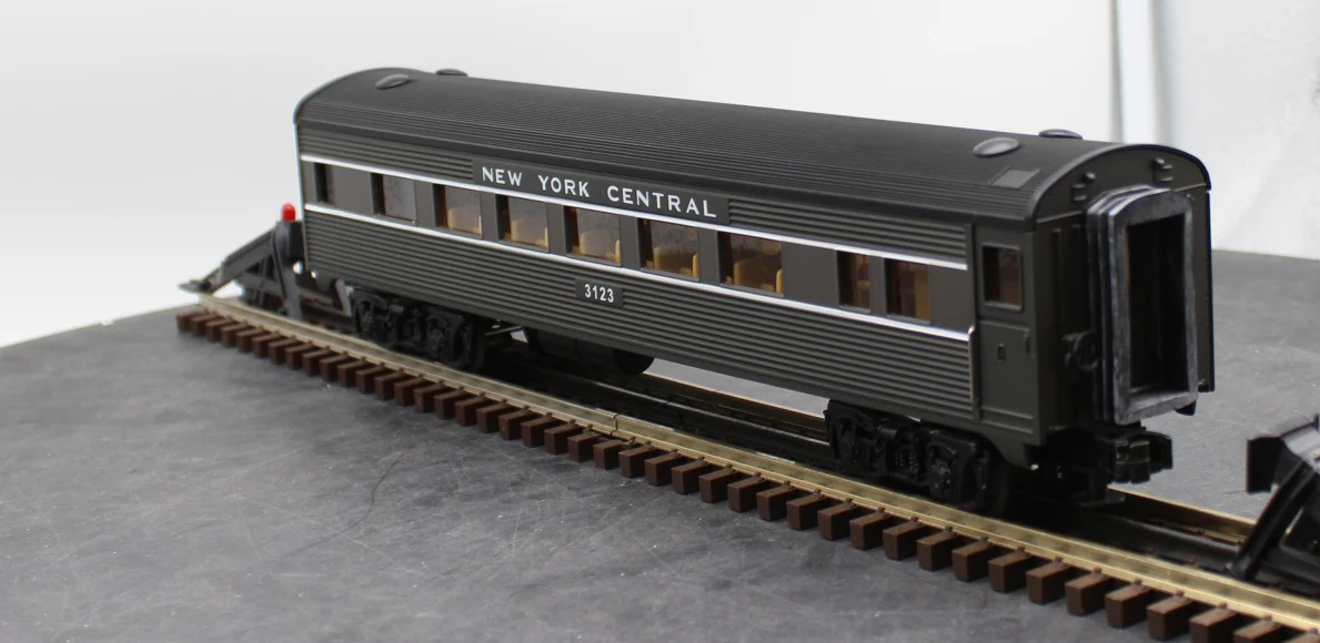 MTH 30-6110C O-27 NYC-Lighting Stripe Streamlined Coach Car O SCALE Used Excellent - Image 8