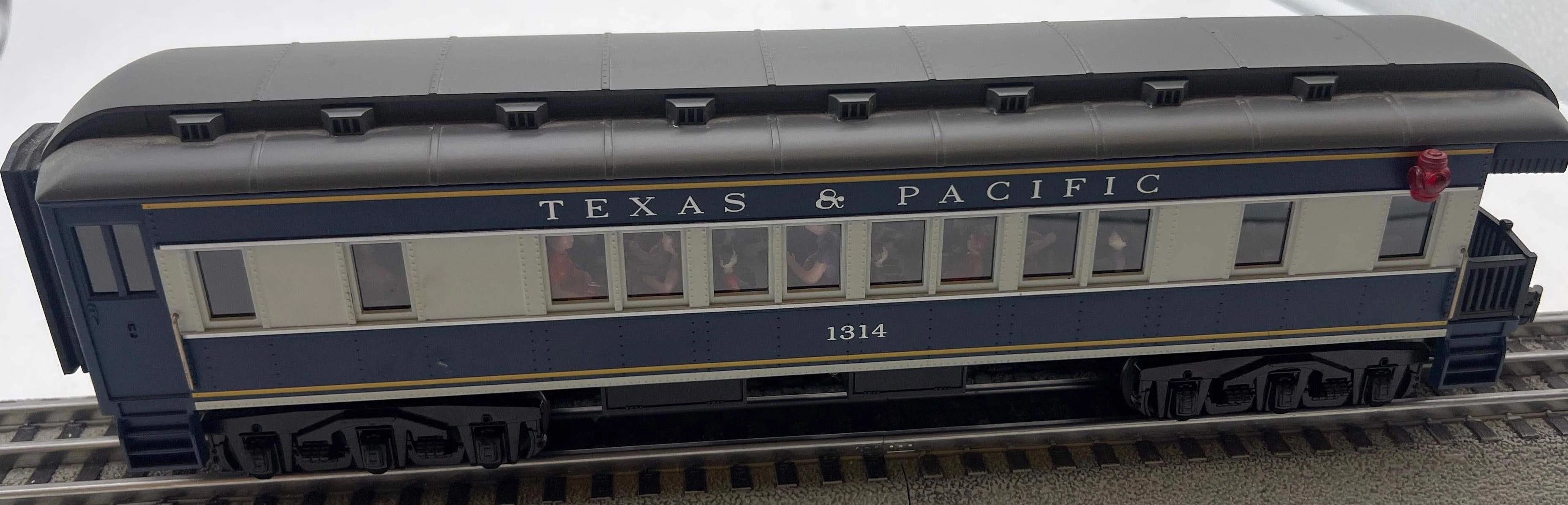 MTH 30-6223 TEXAS & PACIFIC Madison Observation Car RailKing O Scale Used Excellent - Image 2
