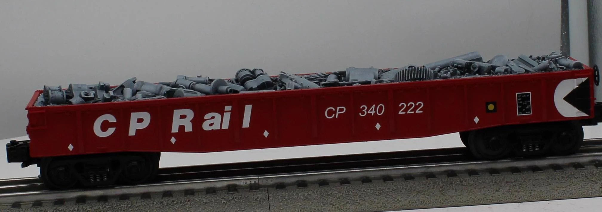 MTH 30-7009E CP Rail Gondola RailKing W JUNK LOAD O Scale Like New - Image 3