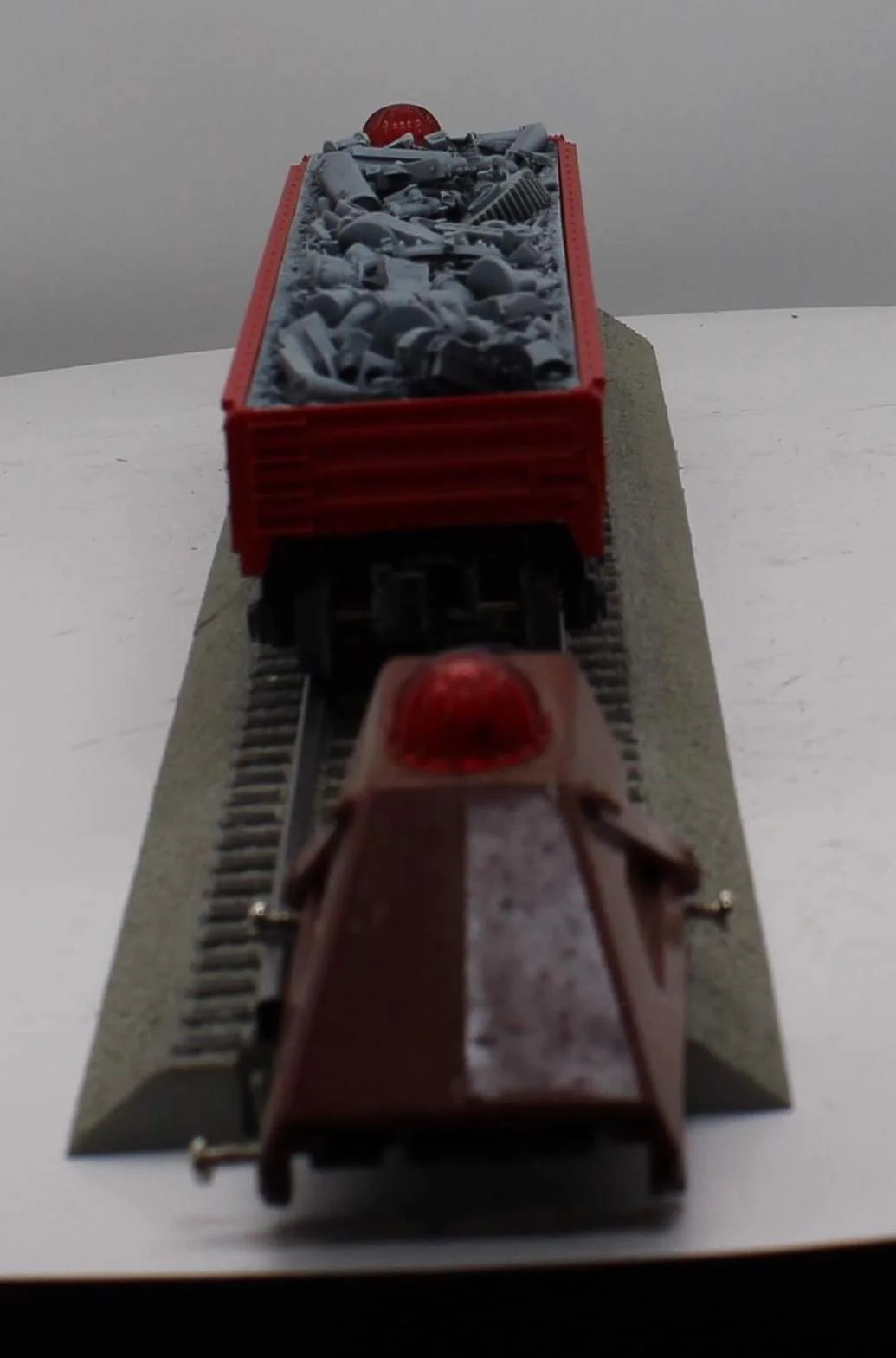 MTH 30-7009E CP Rail Gondola RailKing W JUNK LOAD O Scale Like New - Image 4