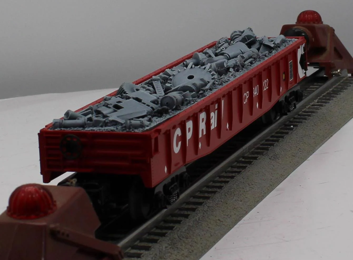 MTH 30-7009E CP Rail Gondola RailKing W JUNK LOAD O Scale Like New - Image 7