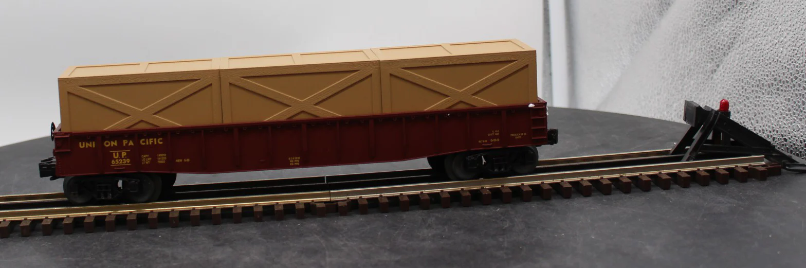 MTH 30-7208 Union Pacific Semi-Scale Gondola & 3 Crates O SCALE Like New - Image 5