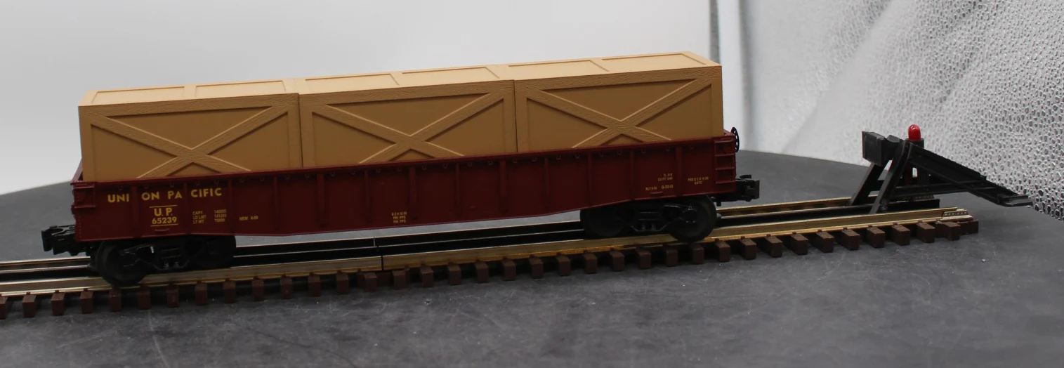 MTH 30-7208 Union Pacific Semi-Scale Gondola & 3 Crates O SCALE Like New - Image 8