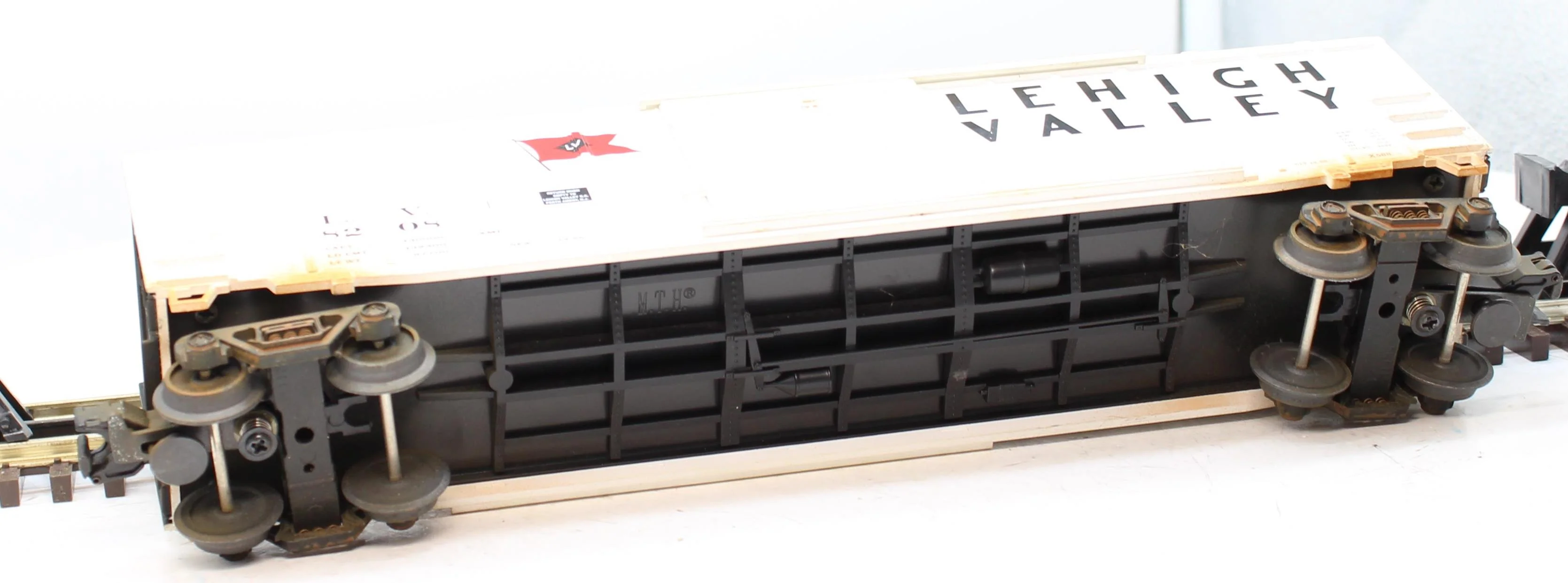 MTH 30-7442 Lehigh Valley Box Car #8208 O Scale WEATHERED AS IS Used No Box - Image 2
