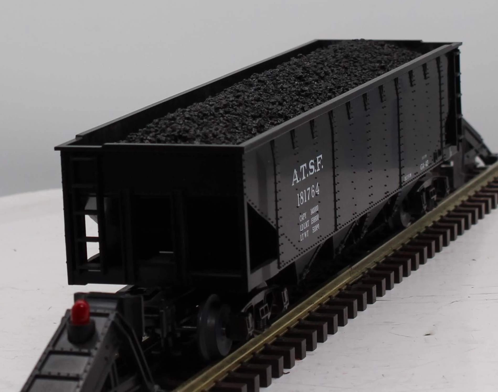 MTH 30-7503 SANTA FE 4 Bay Hopper Car RailKing #181764 O Scale Like New - Image 2