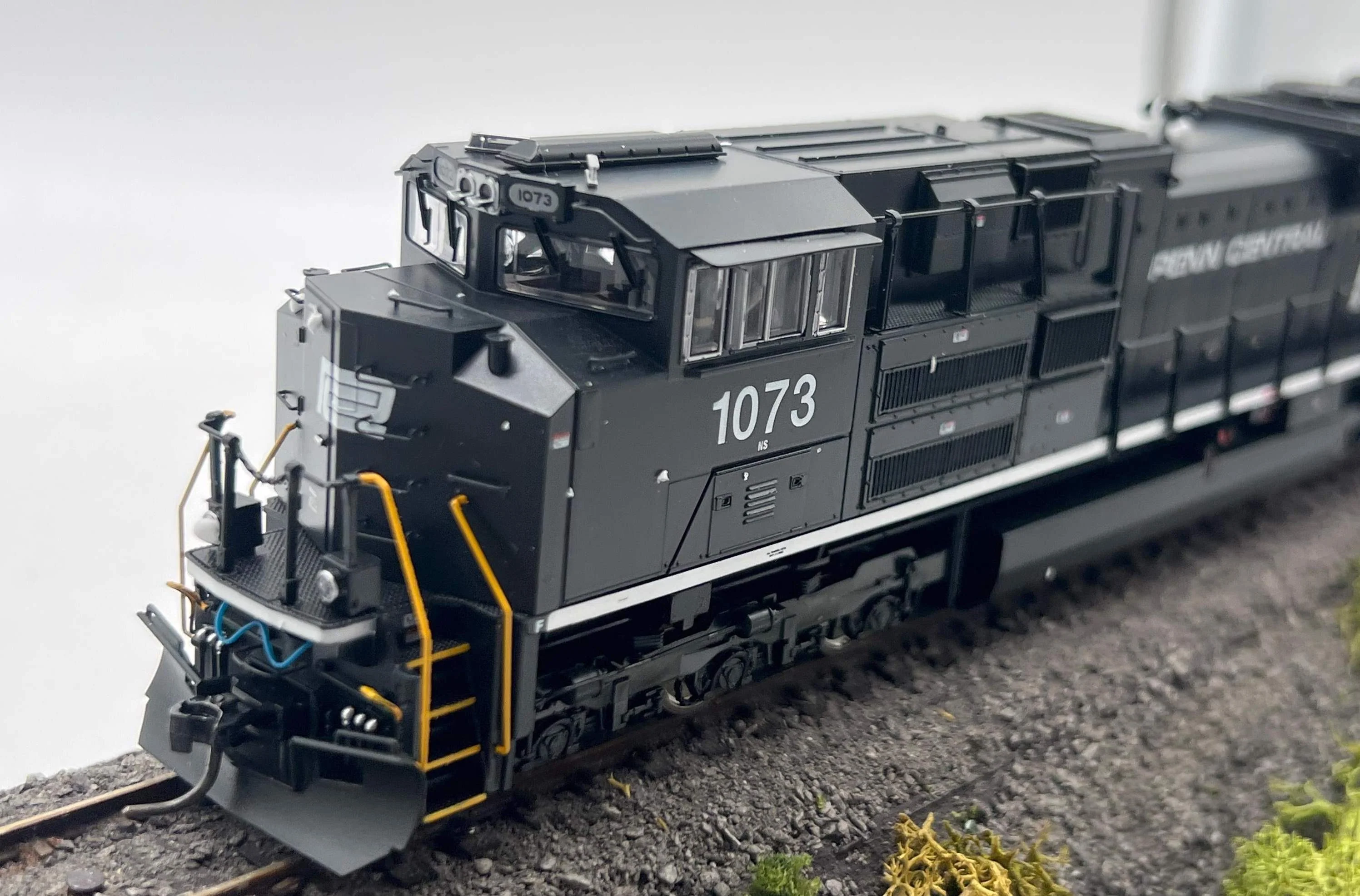 MTH 80-2268-0 Penn Central SD70ACe Diesel Engine Comfort Cab DCC Ready HO SCALE Like New - Image 2