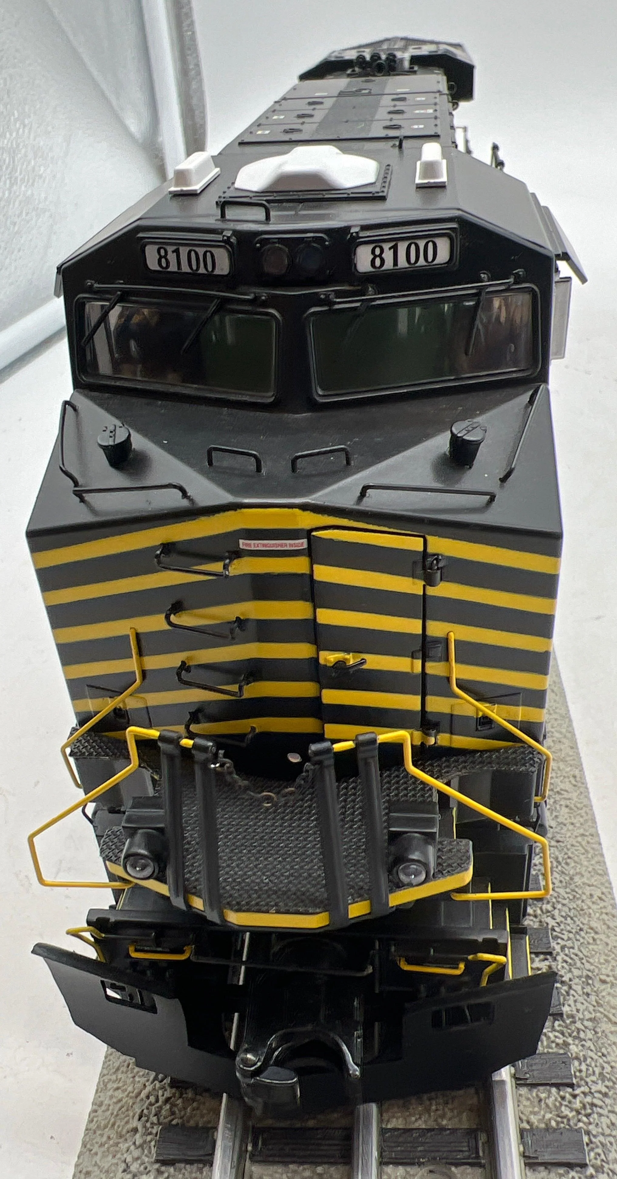 MTH Premier 20-20262-1 Nickel Plate Road ES44AC Diesel Lotomotive w/Proto-Sound 3.0 (Hi-Rail Wheels) NS Heritage O SCALE Like New - Image 4