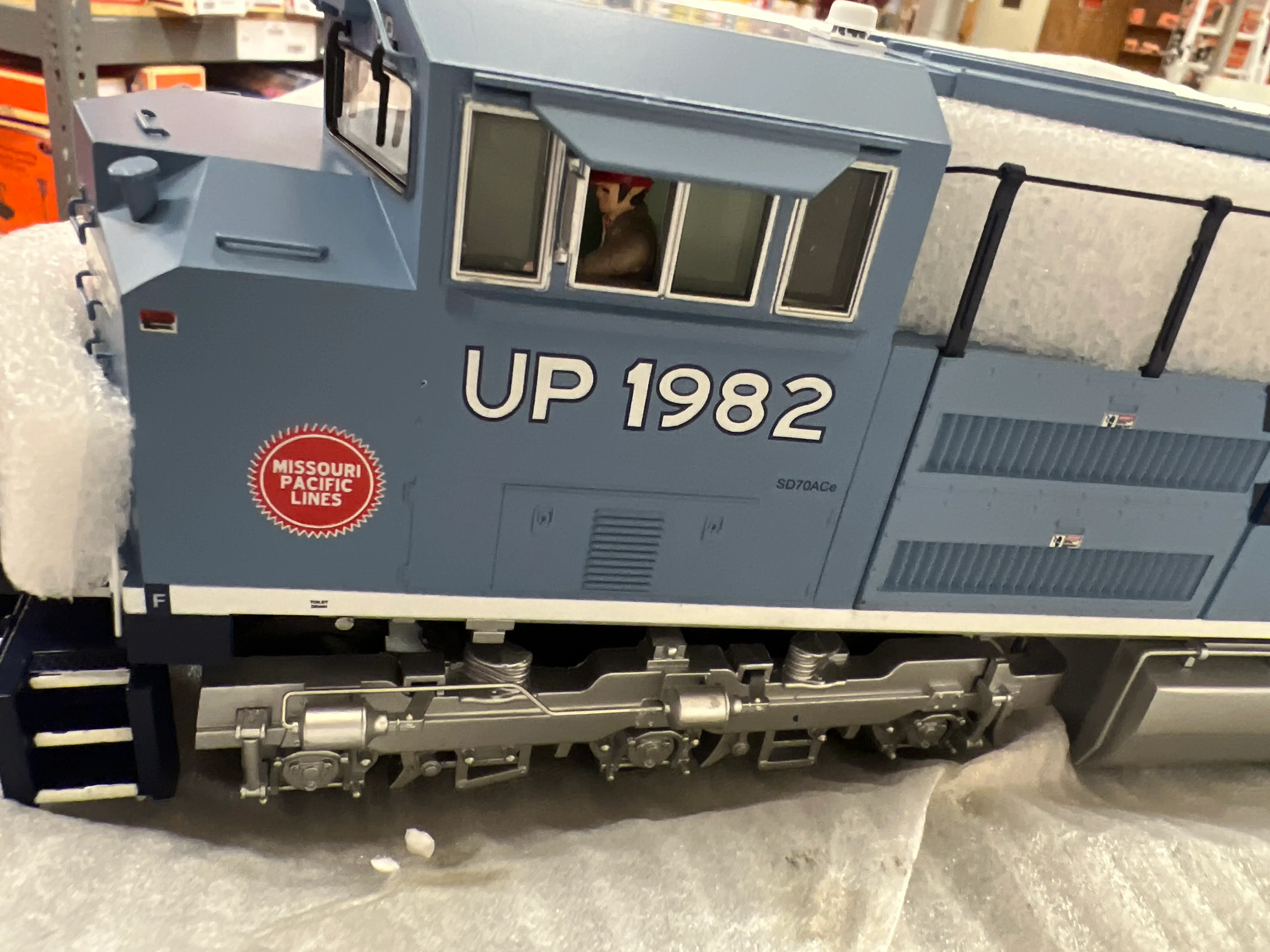 MTH Premier 20-20517-1 Missouri Pacific SD70ACe Diesel Engine w/Proto-Sound 3.0 Hi-Rail Wheels Limited O SCALE Used EX - Image 7
