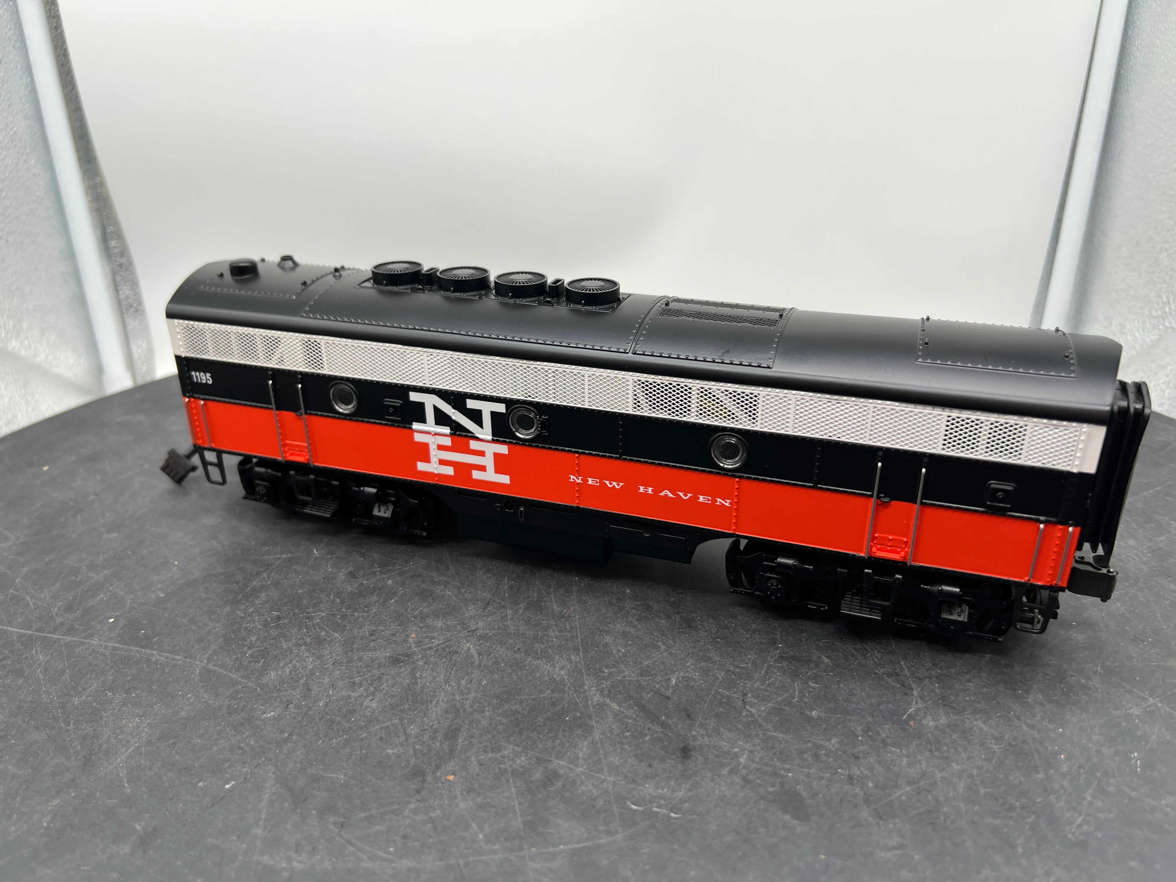 MTH Premier 20-2089-3 New Haven F-3 PWD B-Unit O SCALE. LIKE NEW - Image 2