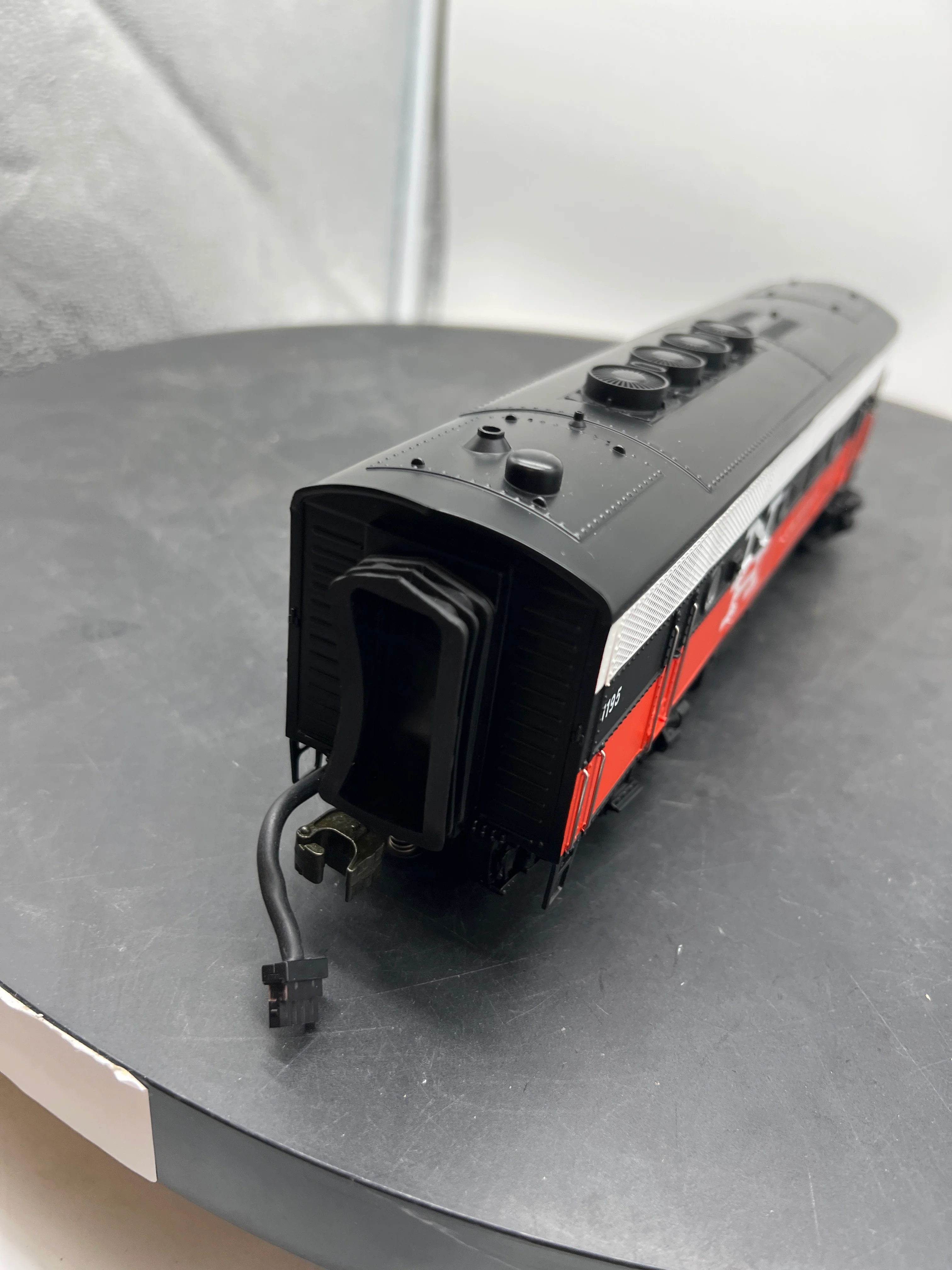MTH Premier 20-2089-3 New Haven F-3 PWD B-Unit O SCALE. LIKE NEW - Image 5