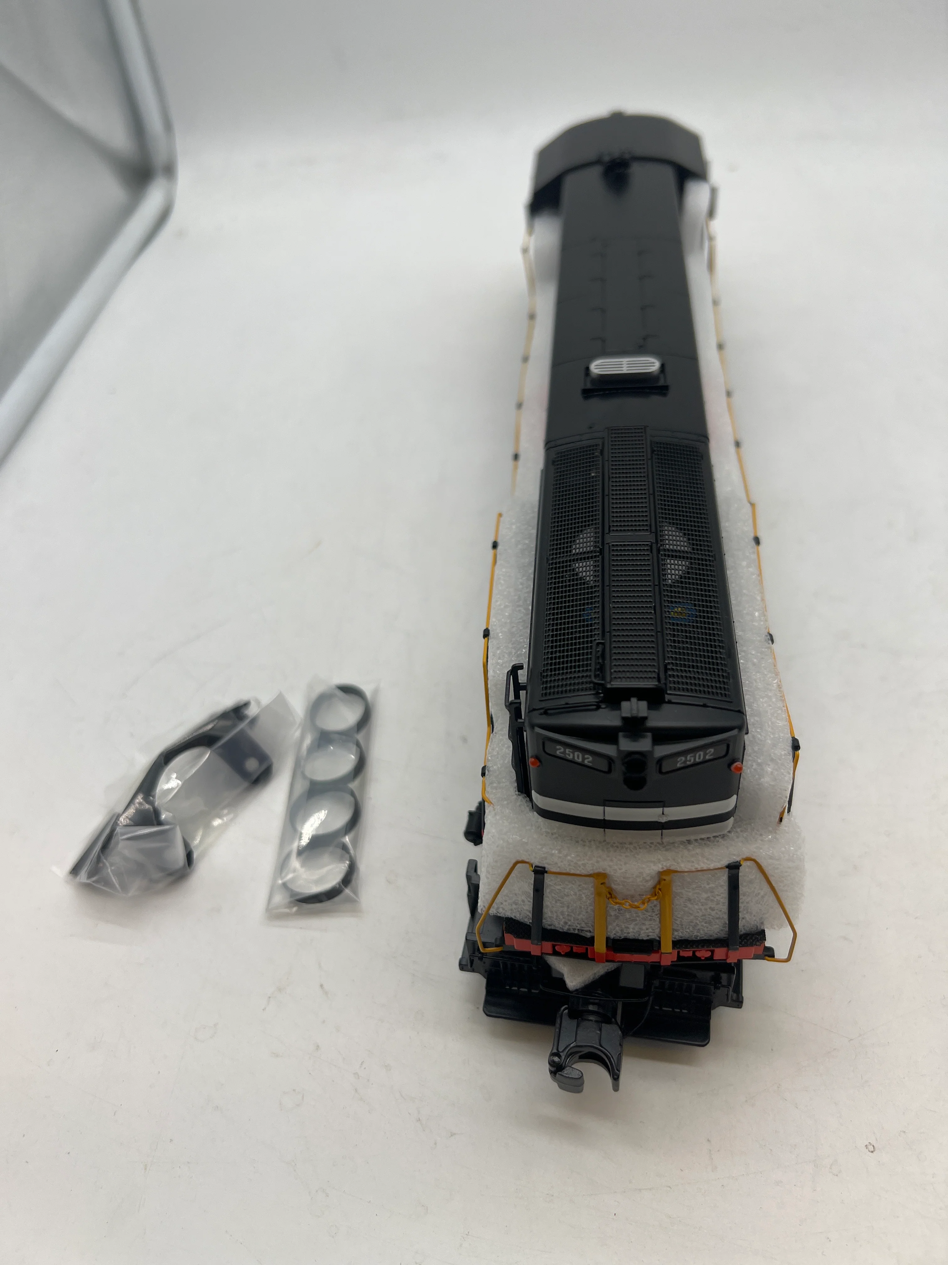 MTH Premier 20-21844-1 New Haven U25B Diesel Engine - New Haven With Proto-Sound 3.0 O SCALE. Limited Like New - Image 6