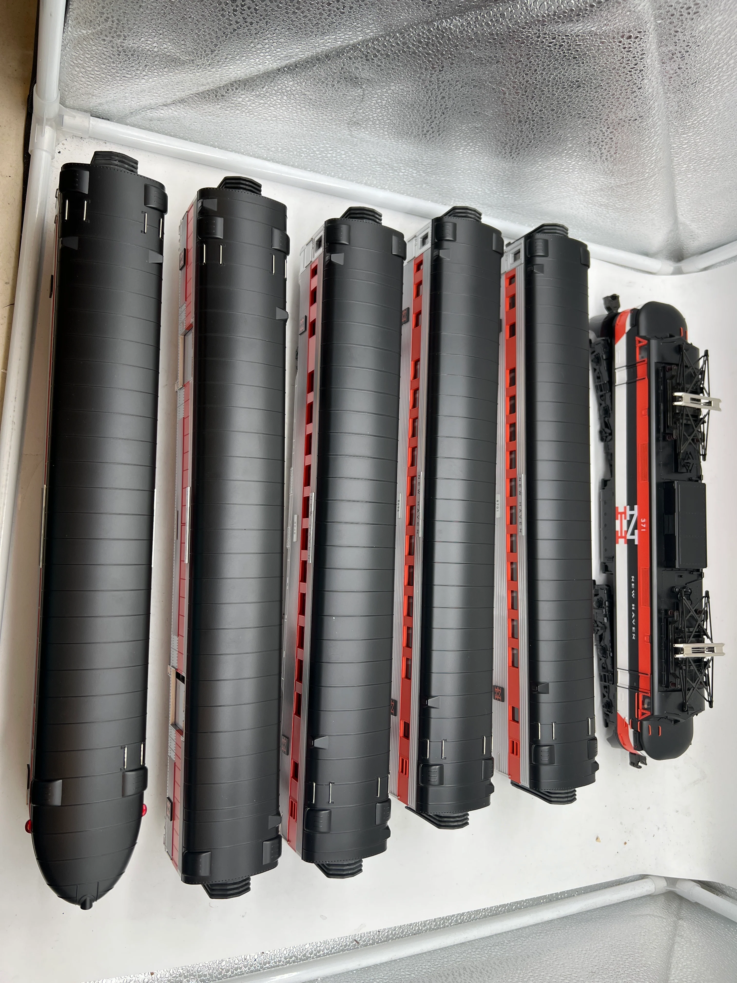 MTH Premier 20-2197-1 New Haven EP-5 Electric Engine Boxed passenger Set O SCALE. Like New Damaged Box - Image 5