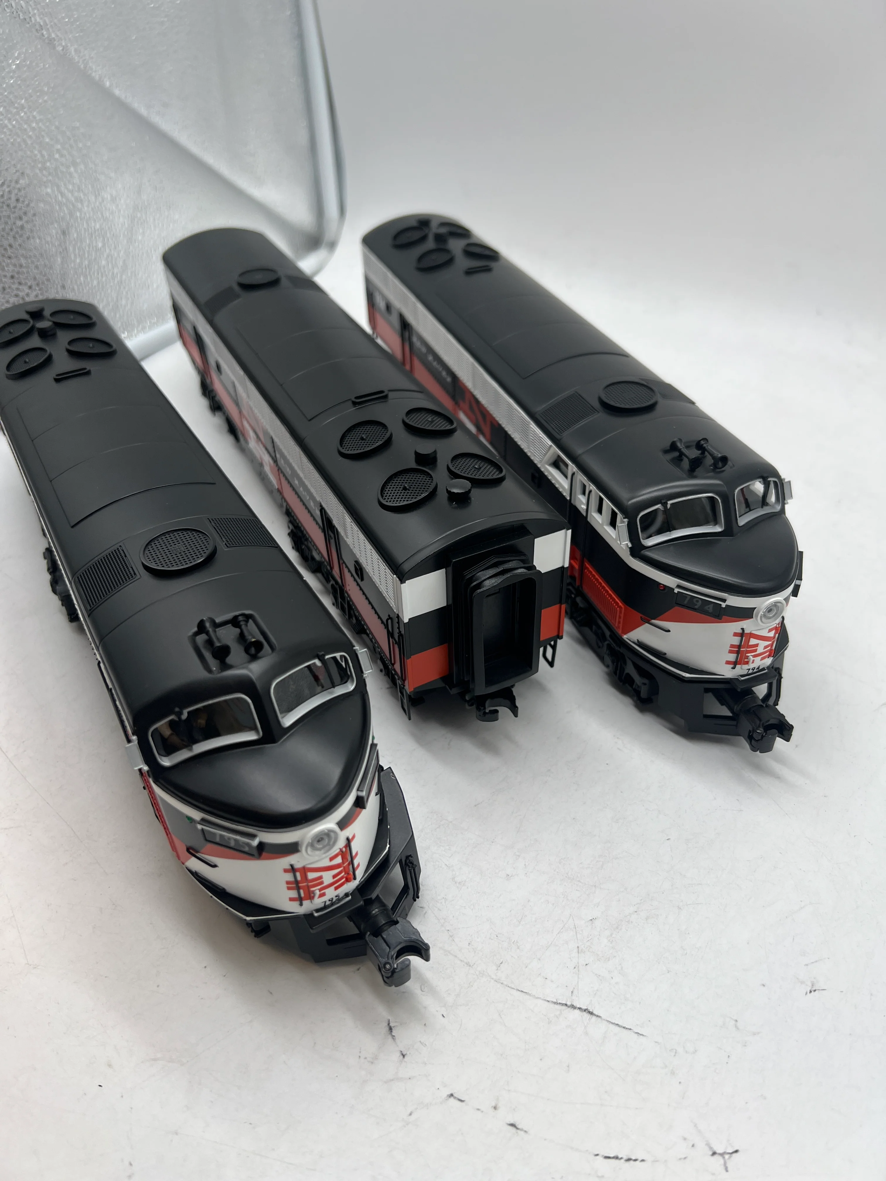 MTH Premier 20-2415-1 New Haven C-Liner Diesel Engine - NH Cab Nos.: A Units 794 & 795 With Proto-Sound 2.0 O SCALE Like New - Image 6