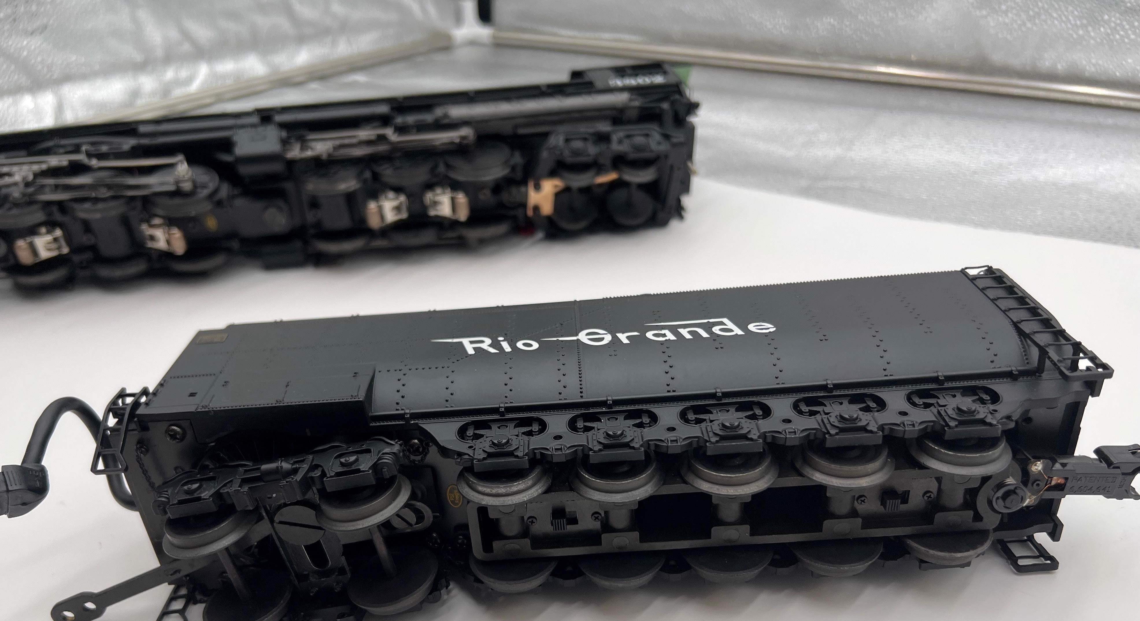 MTH Premier 20-3170-1 Denver & Rio Grande 4-6-6-4 Challenger Steam Engine w/Proto-Sound 2.0 O SCALE Used Excellent Damaged Box - Image 6